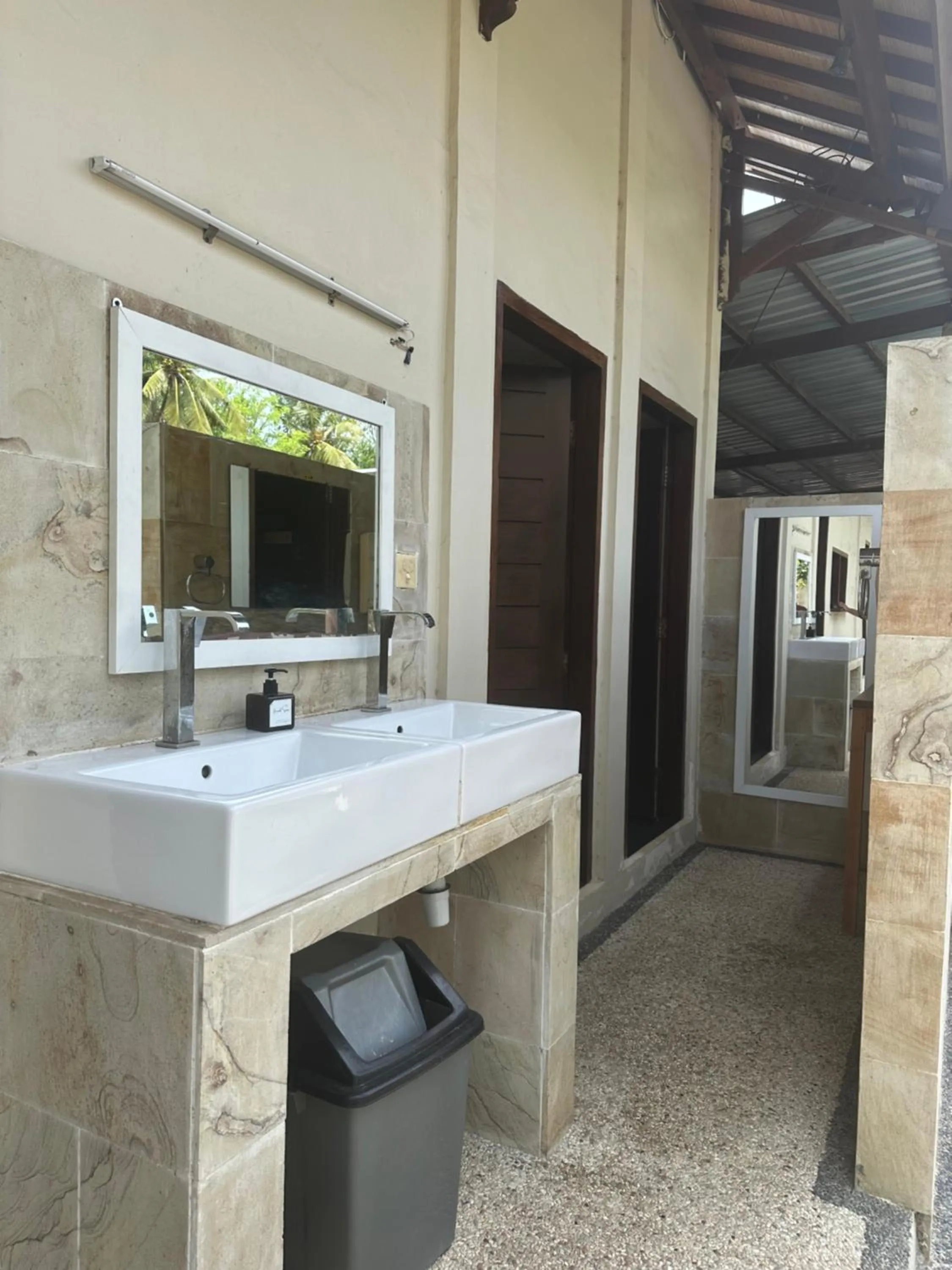 Bathroom in Trawangan Oasis