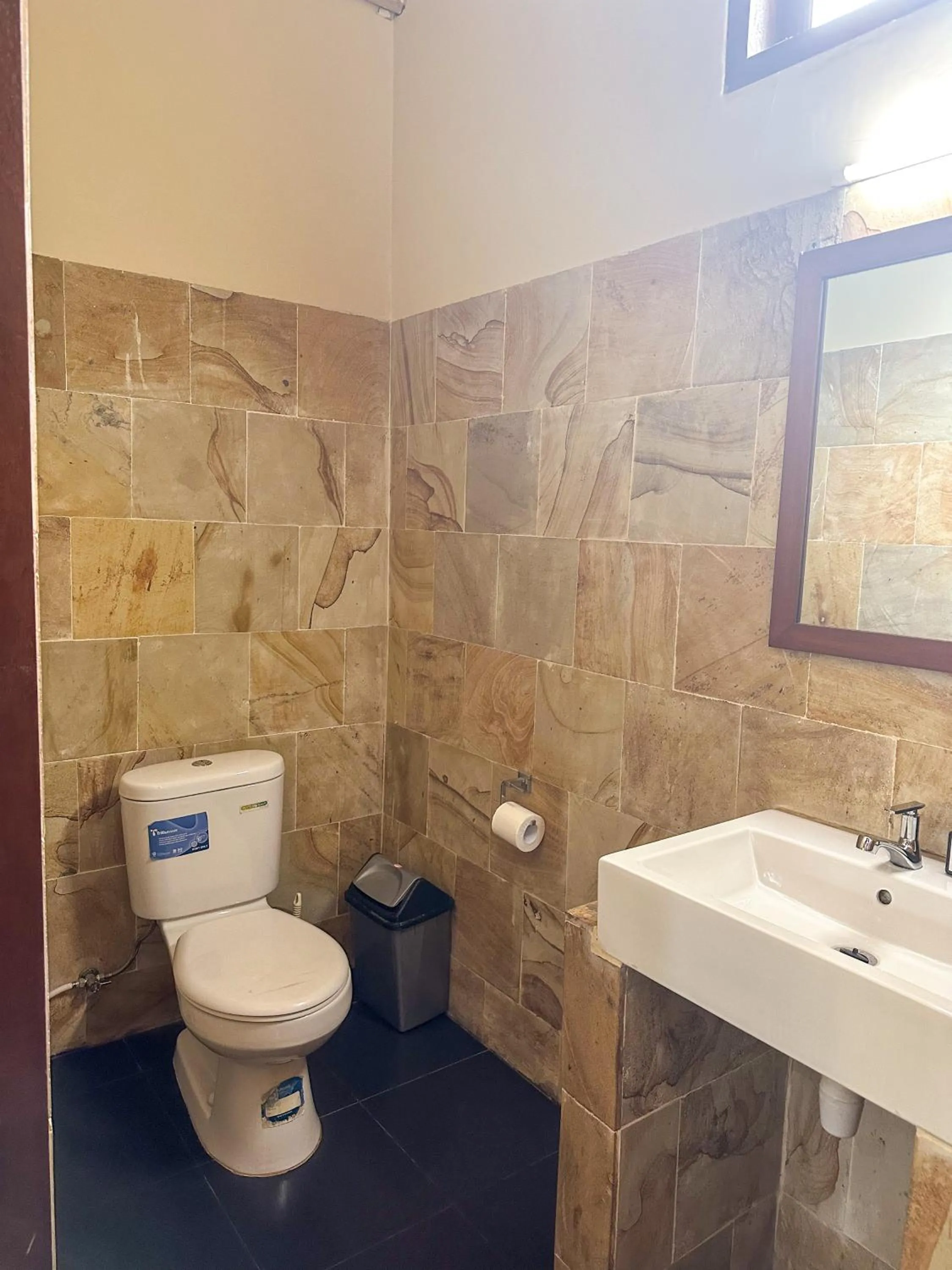 Toilet in Trawangan Oasis