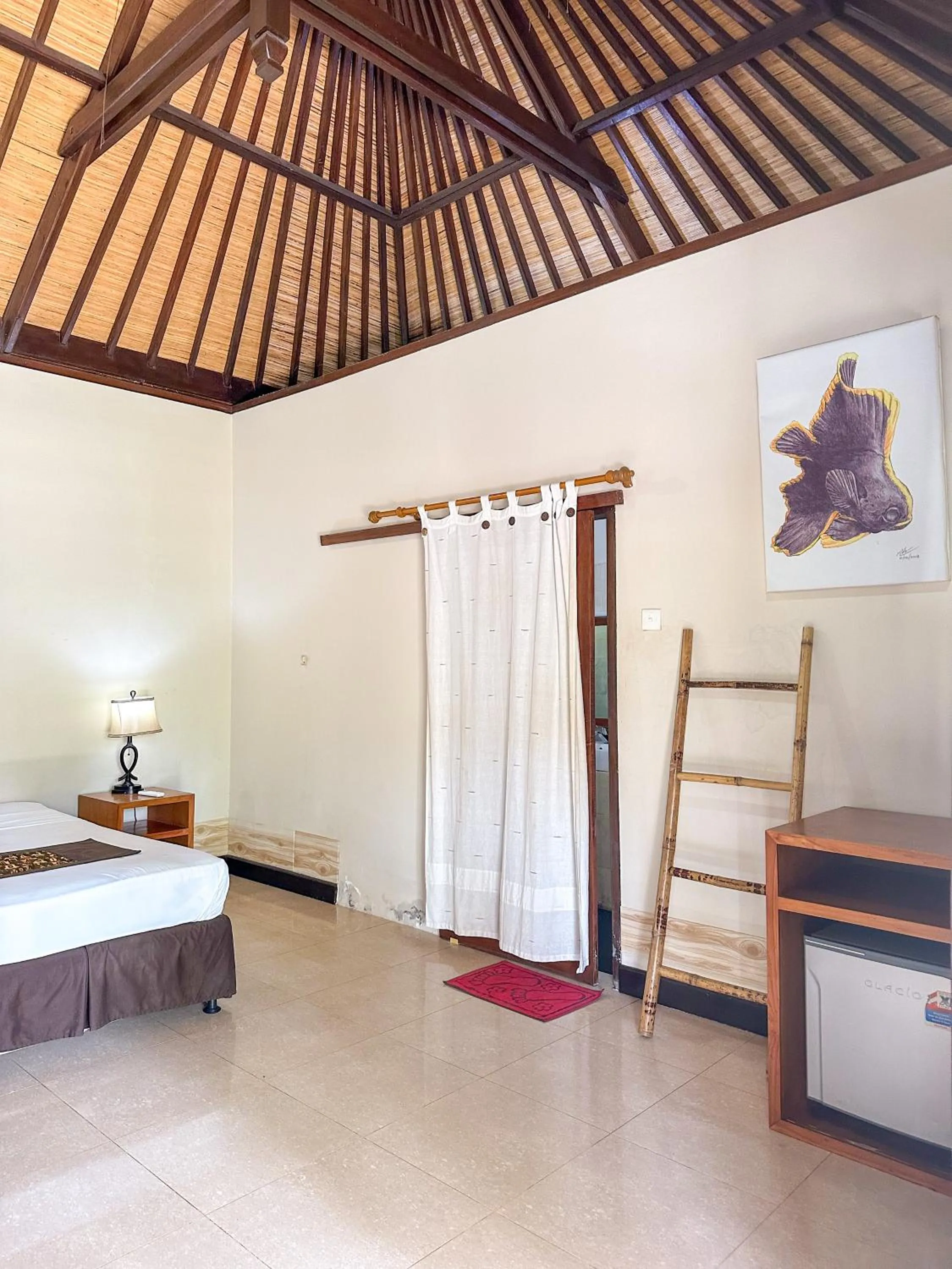 Photo of the whole room, Bed in Trawangan Oasis