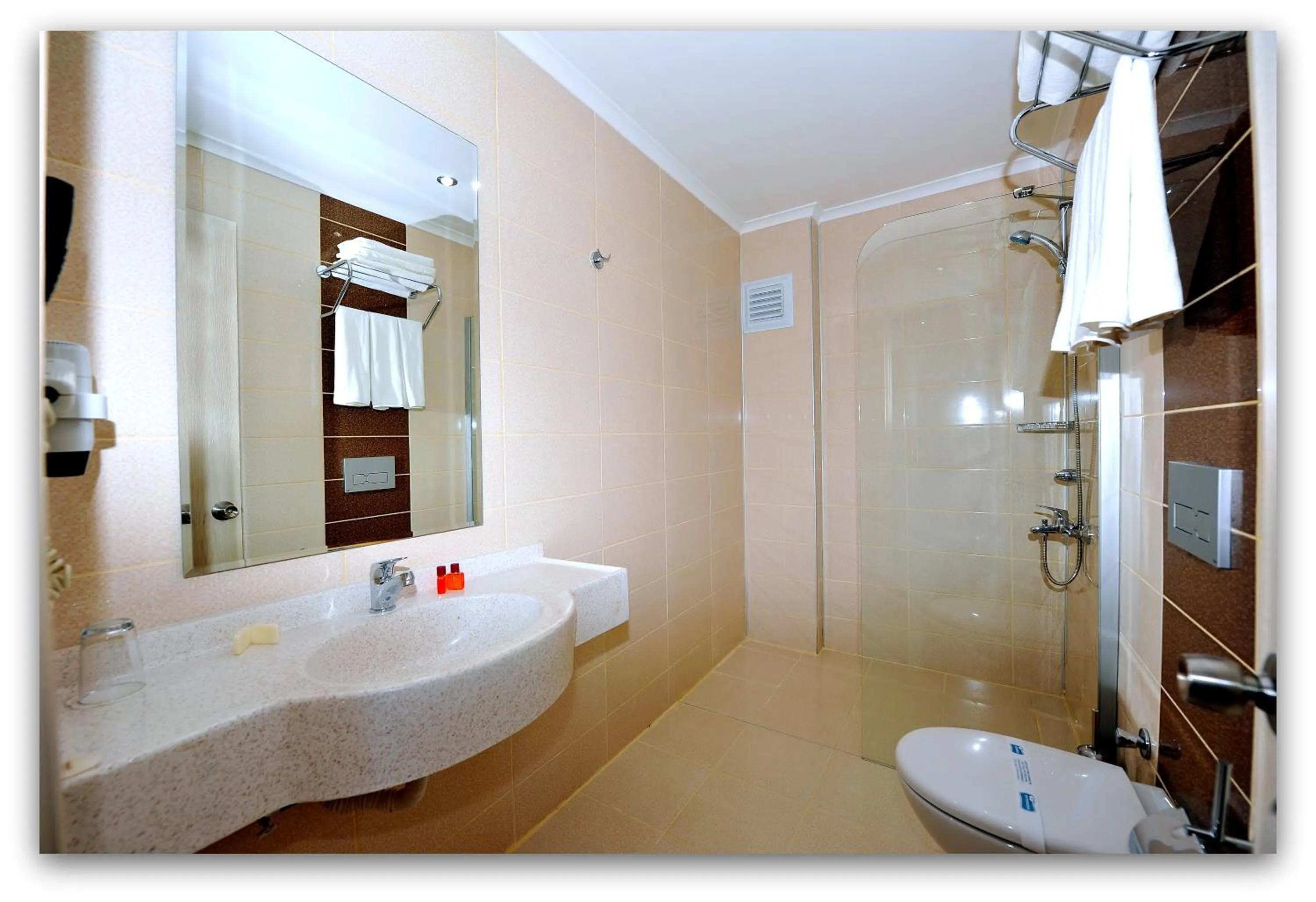 Shower in Mesut Hotel