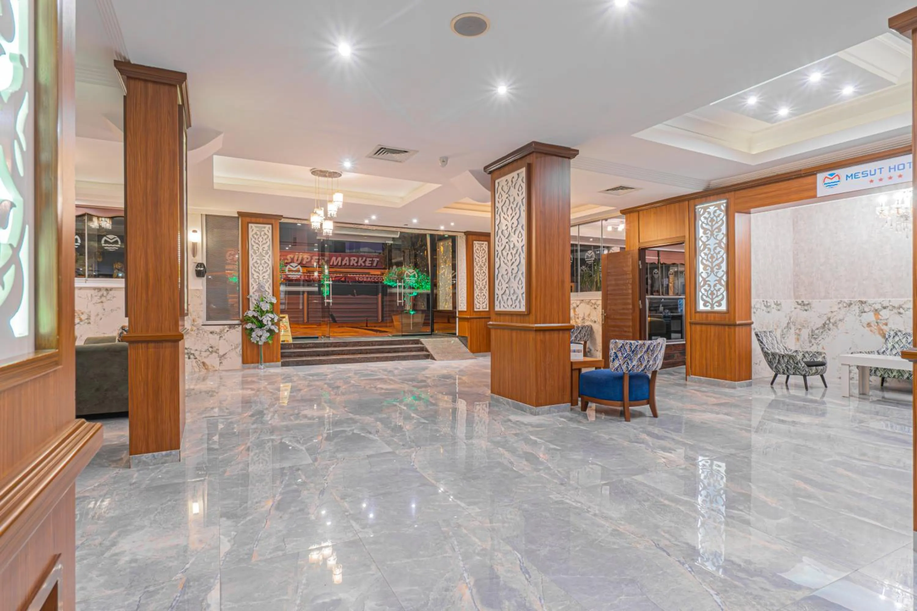 Lobby or reception in Mesut Hotel