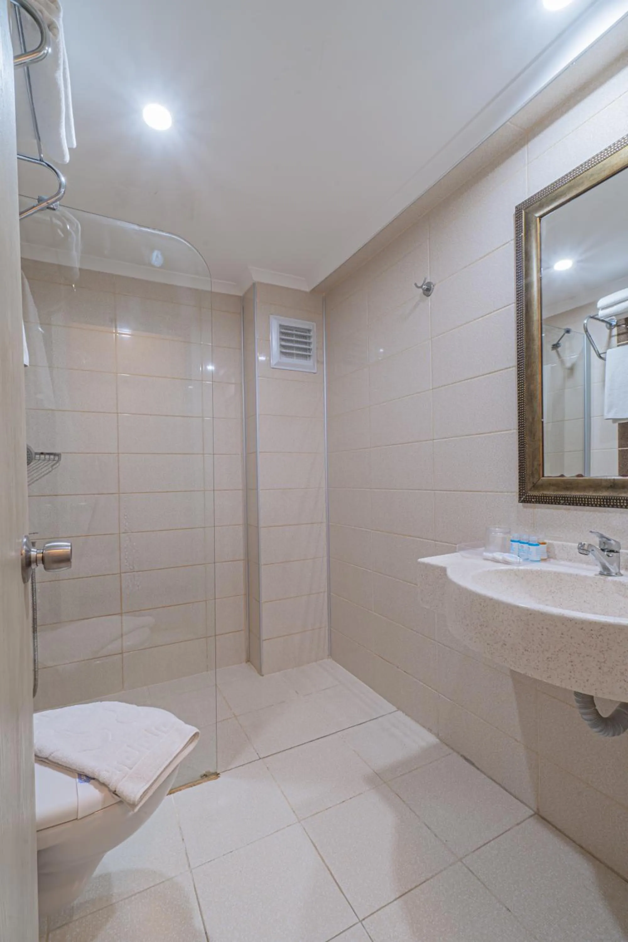 Property building in Mesut Hotel