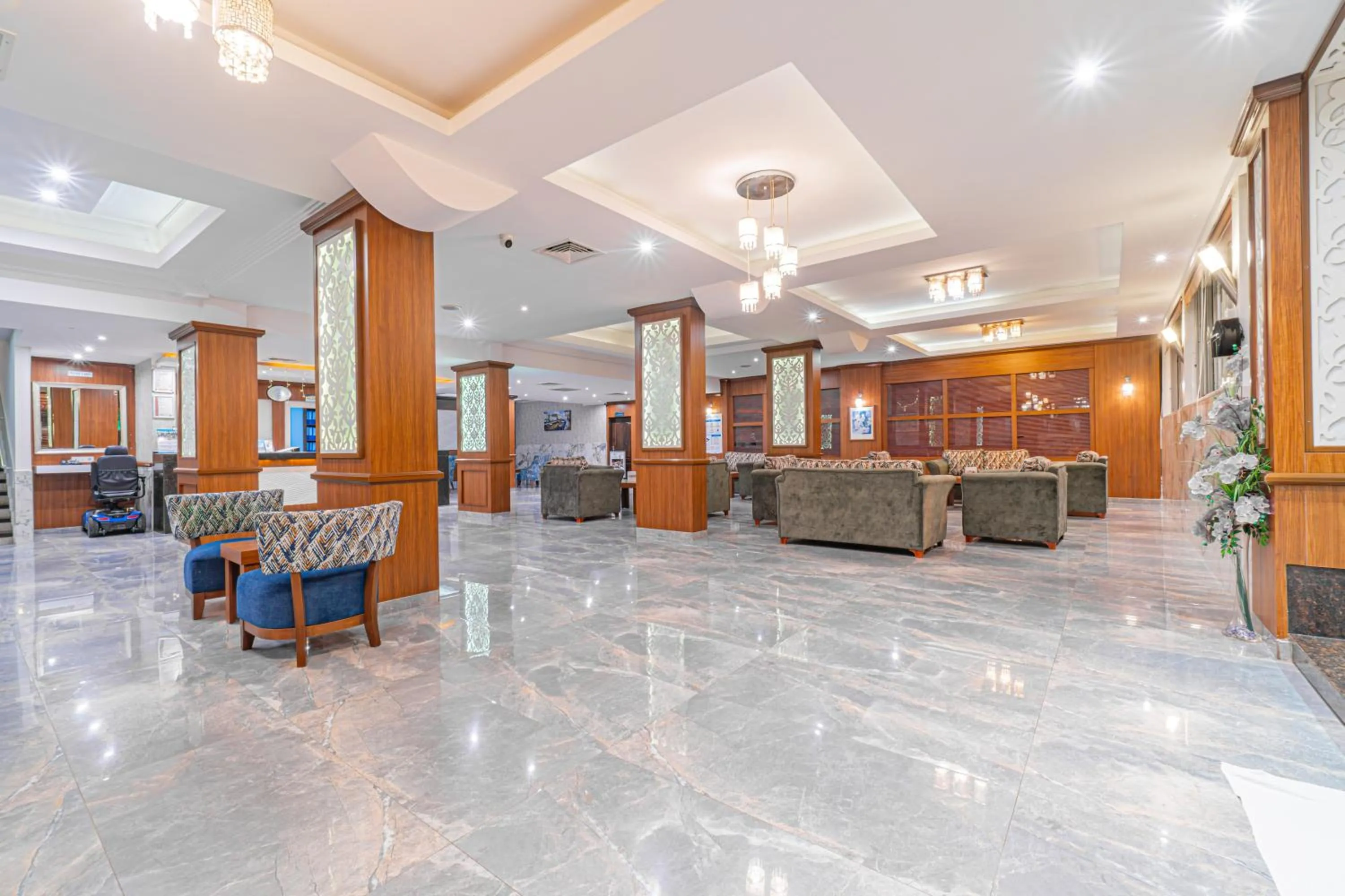 Lobby or reception in Mesut Hotel