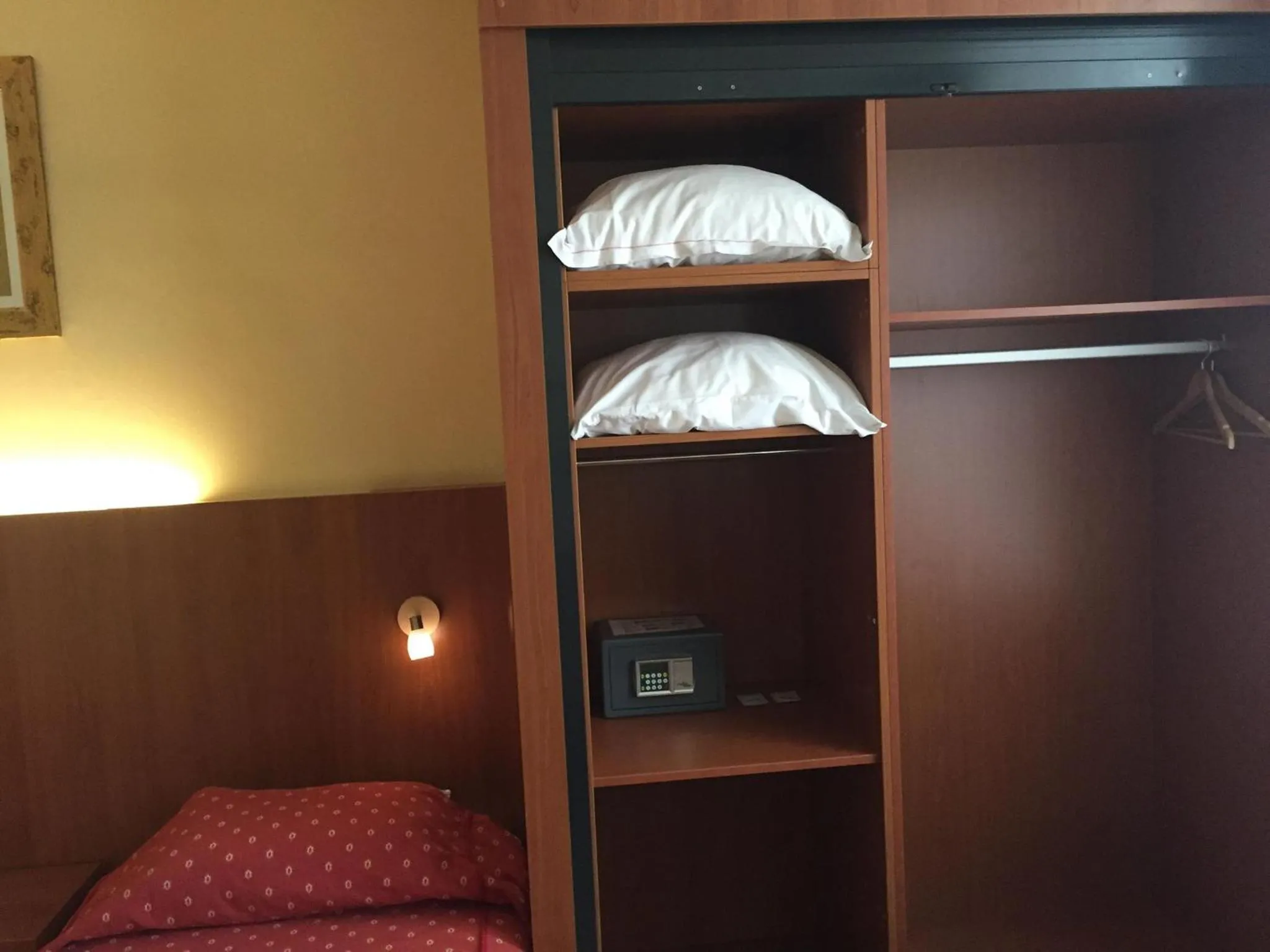 Twin Room - single occupancy in Hotel De Venne