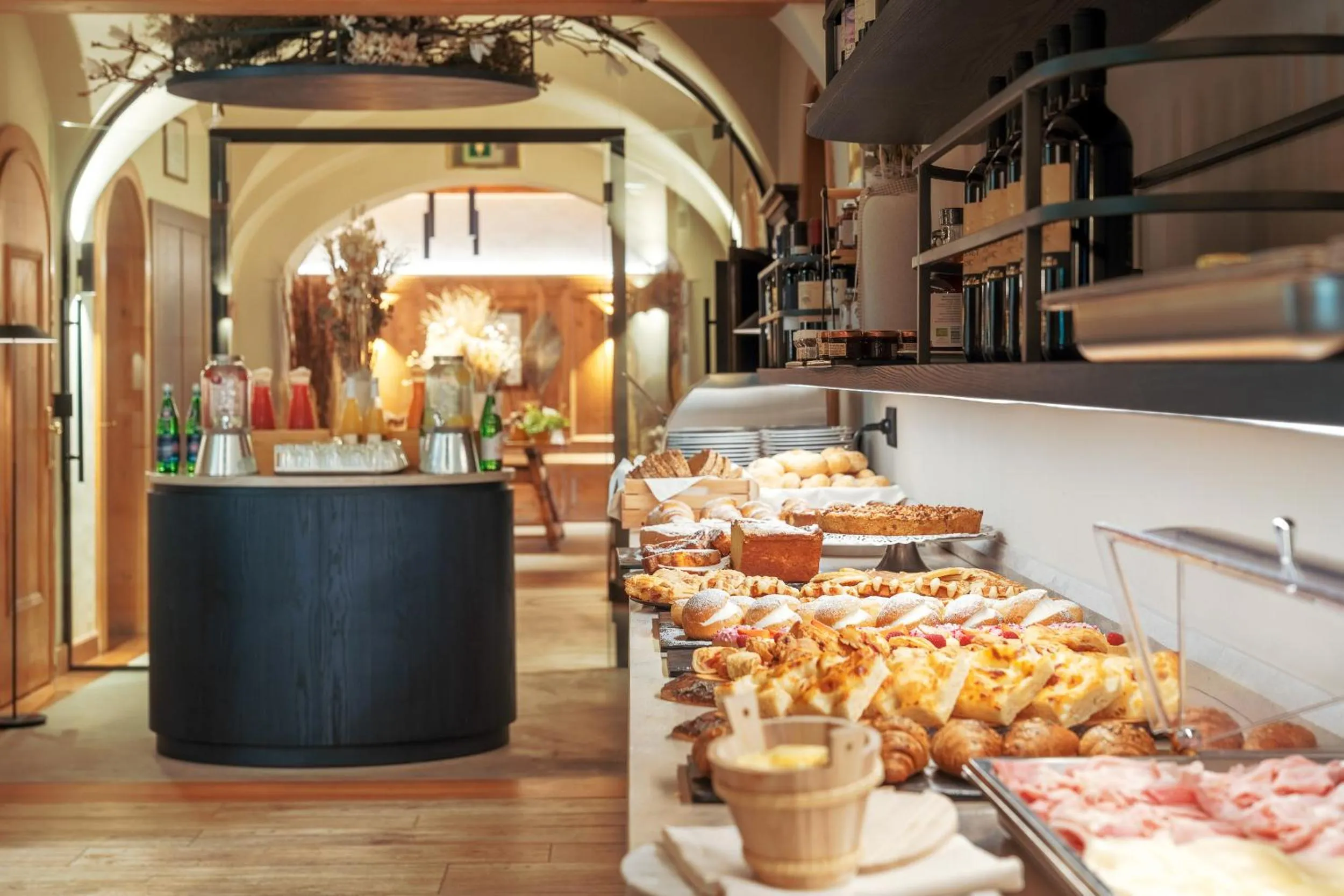 Buffet breakfast in Franceschi Park Hotel