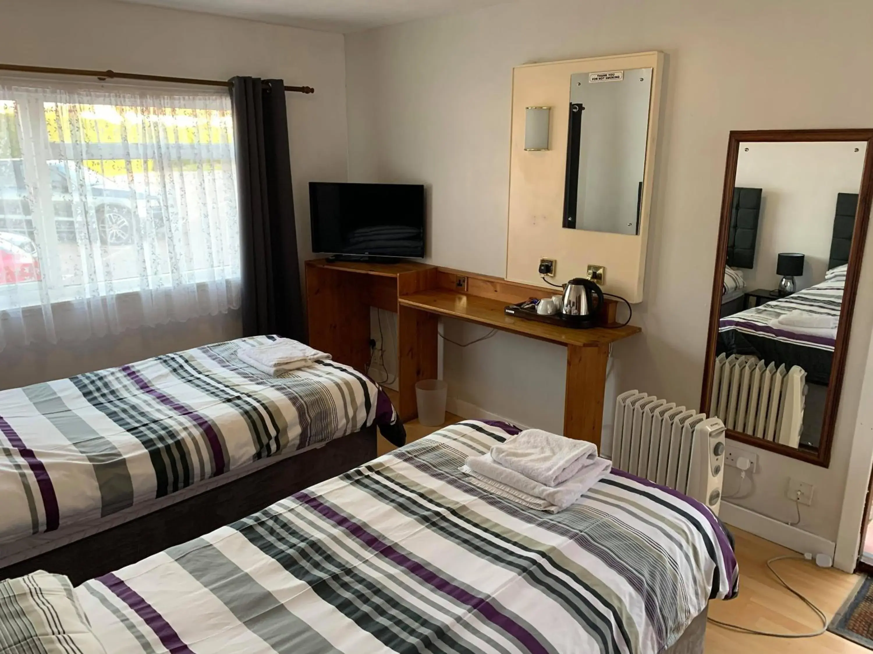 Budget Twin Room in The Carisbrooke Budget Twin Room in The Carisbrooke