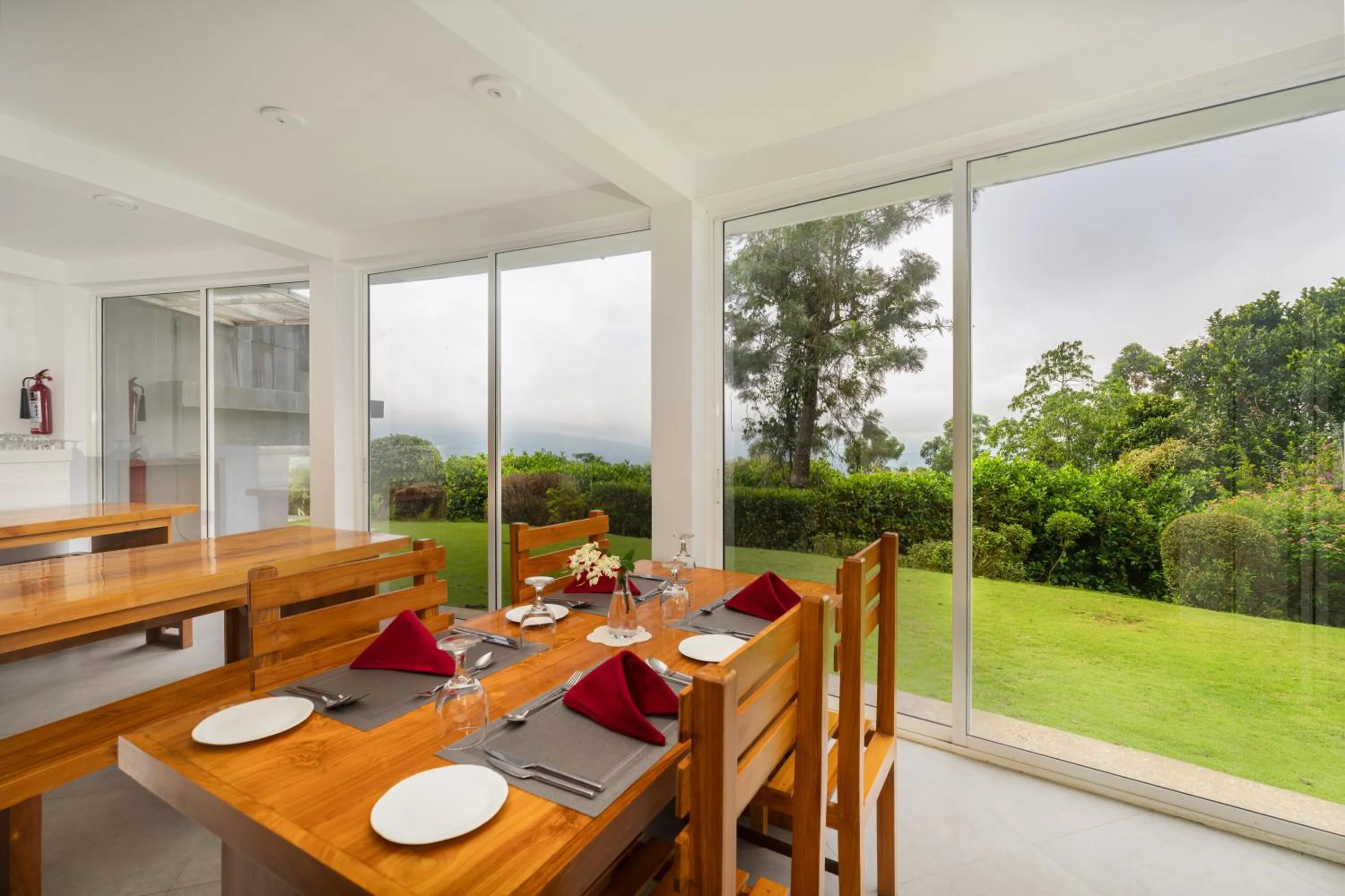 Restaurant/places to eat in Villa Vajrapani