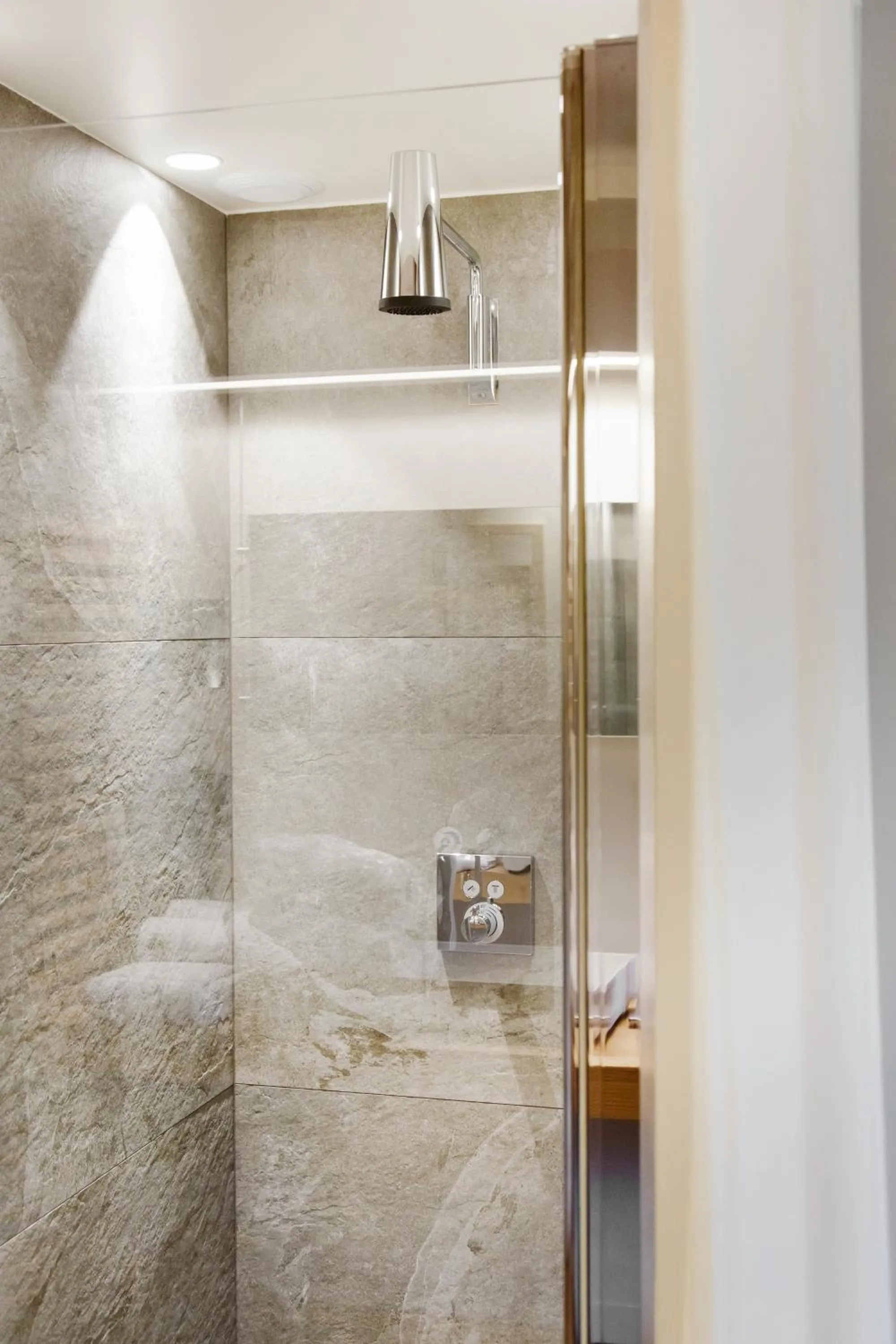 Bathroom in Hôtel & Restaurant Le Pré