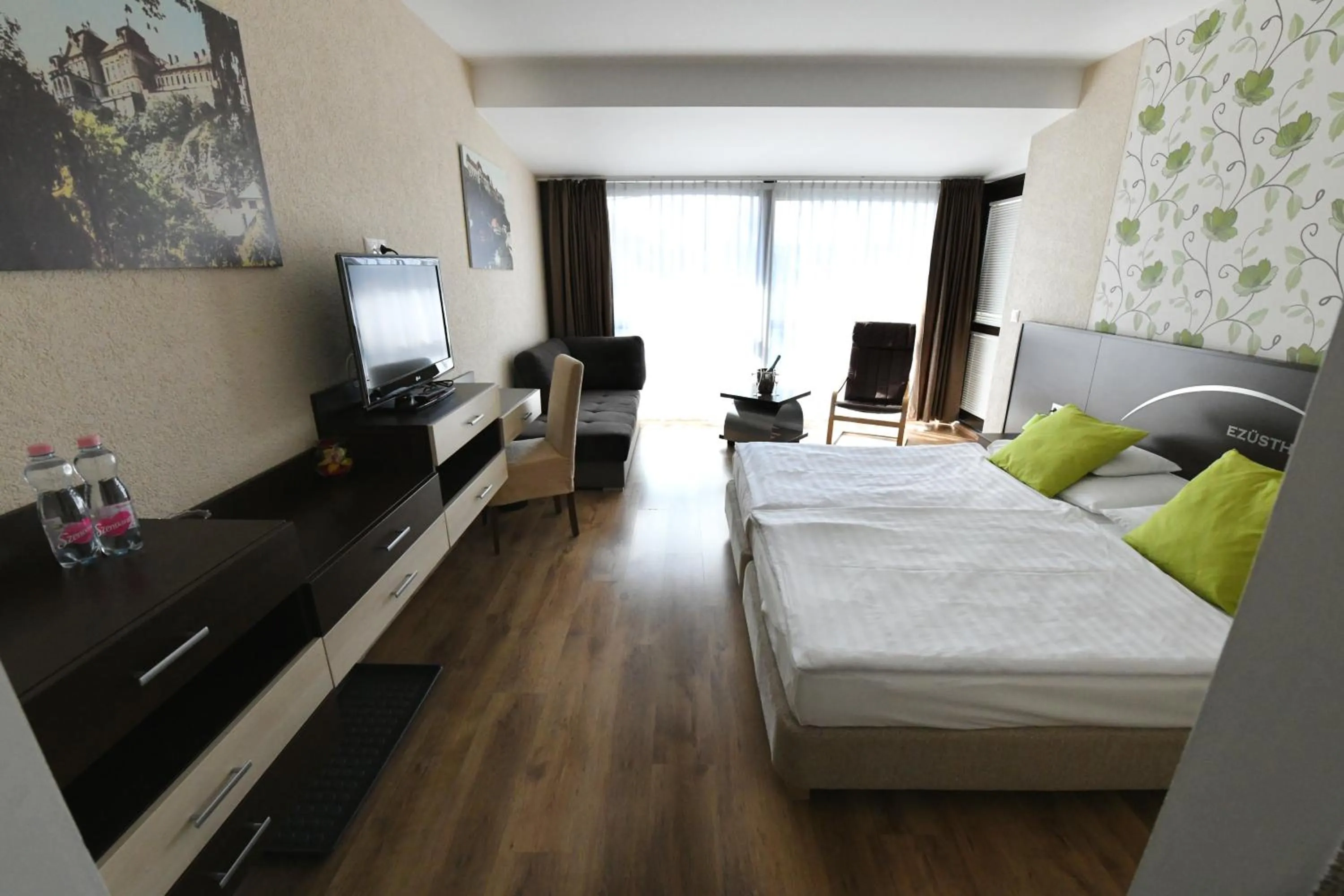 Bed in Ezüsthíd Hotel