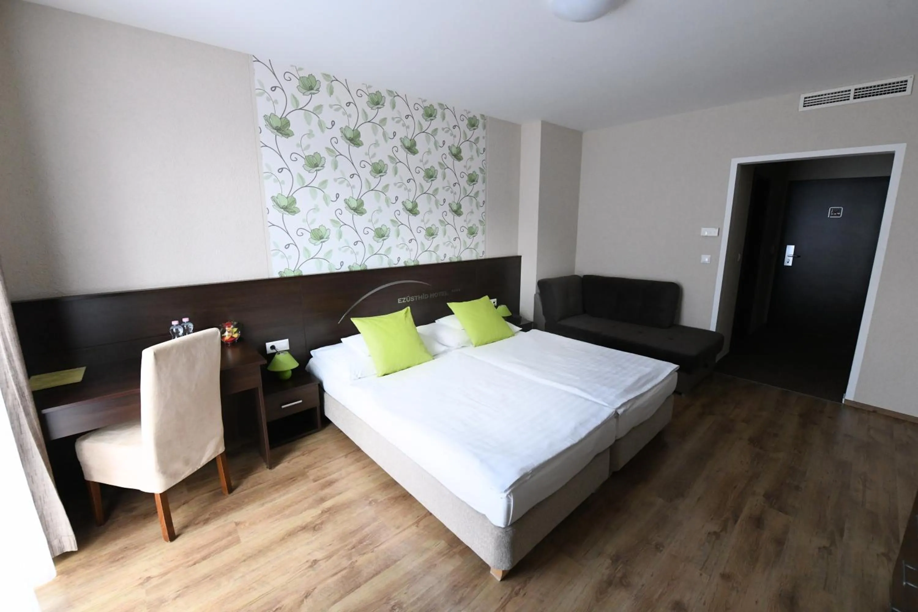 Bed in Ezüsthíd Hotel