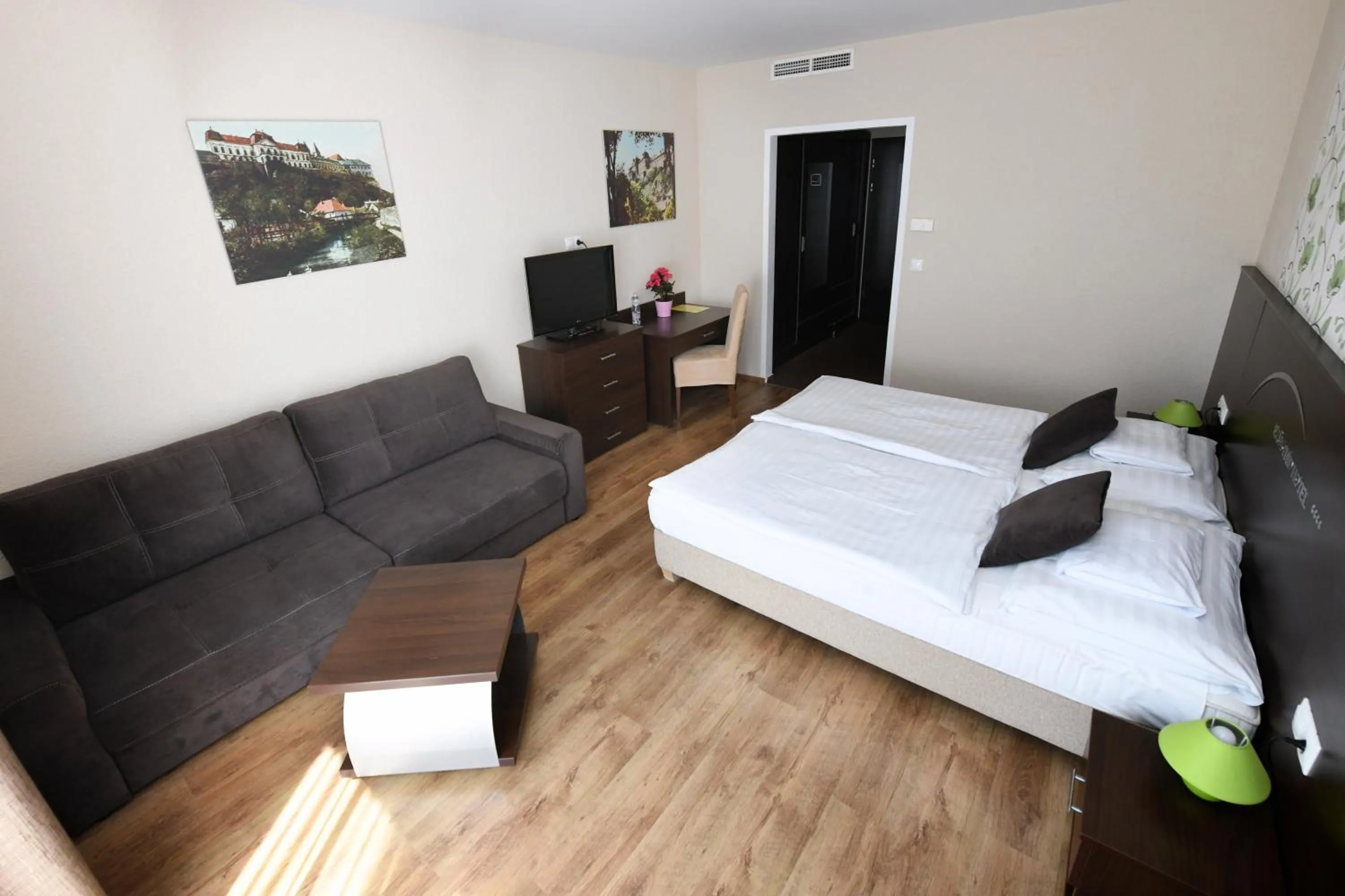 Bed in Ezüsthíd Hotel