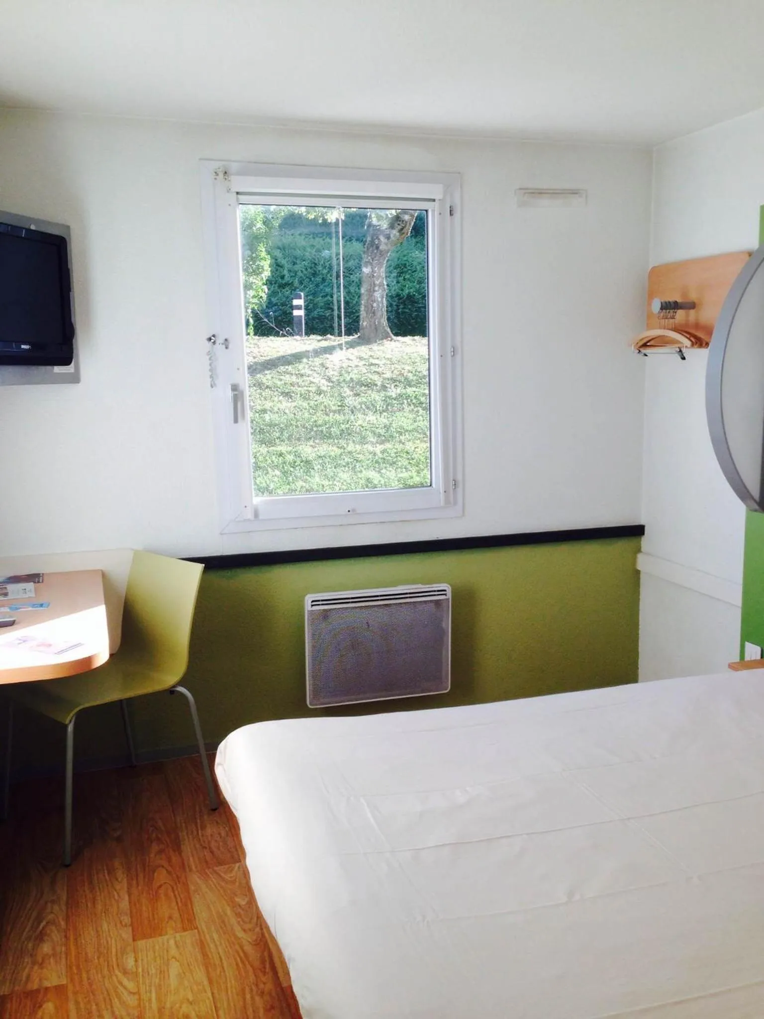 Day, Bed in ibis budget Besançon Ecole Valentin