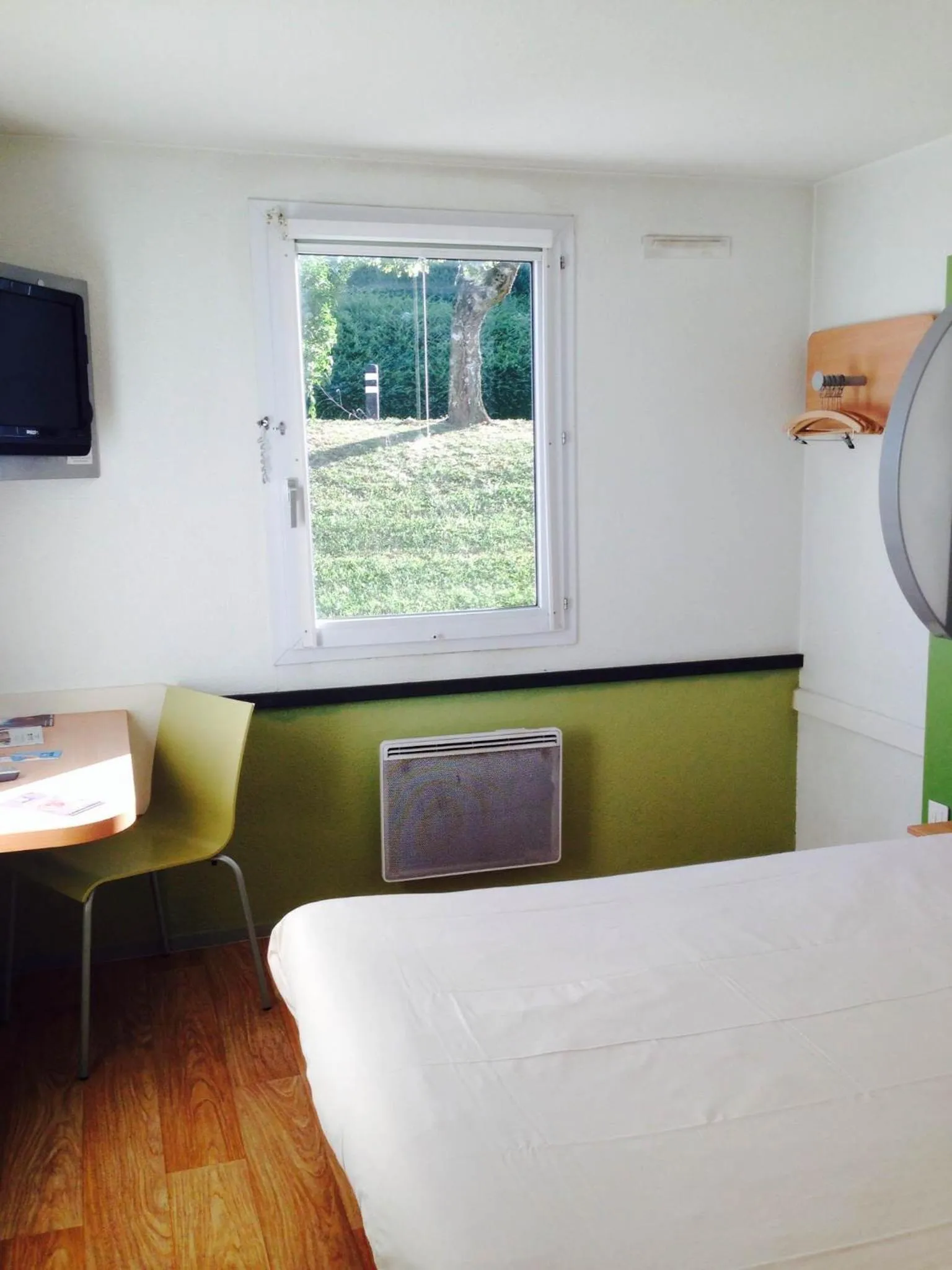 Bed in ibis budget Besançon Ecole Valentin