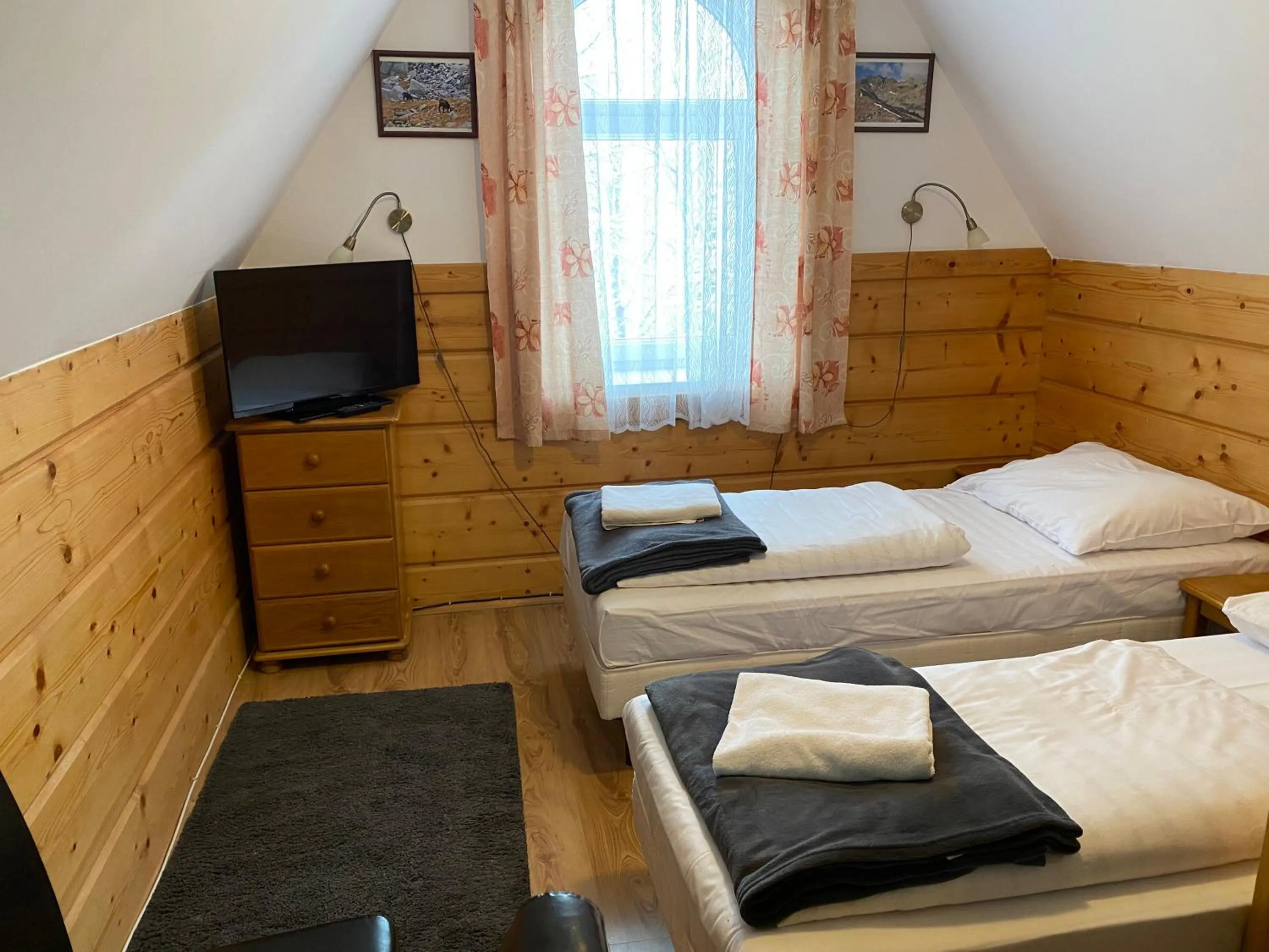 Photo of the whole room, Bed in Rusałka