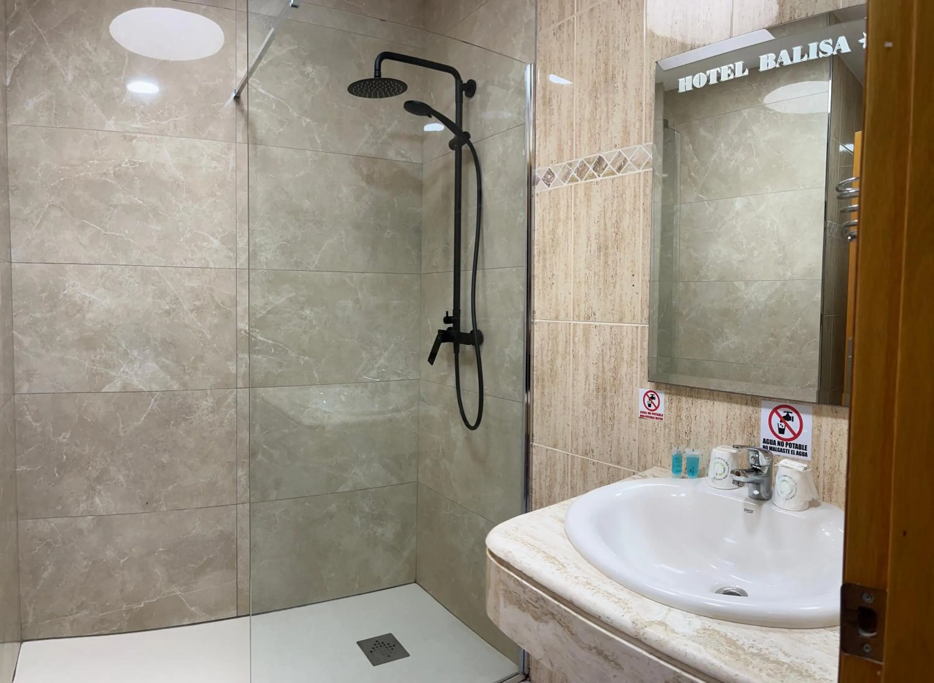 Bathroom in Bayo Lirola Hotel Balisa