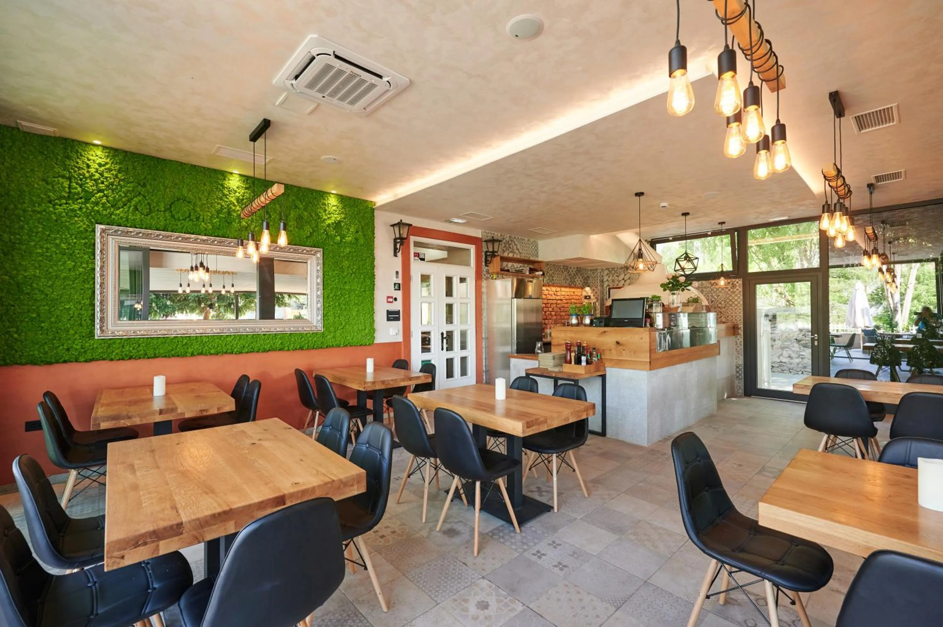 Restaurant/places to eat in Hiša Ančka, Boutique Hotel & Maja Rooms