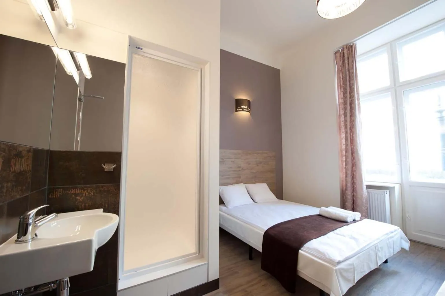 Staff, Bed in Planet Hostel