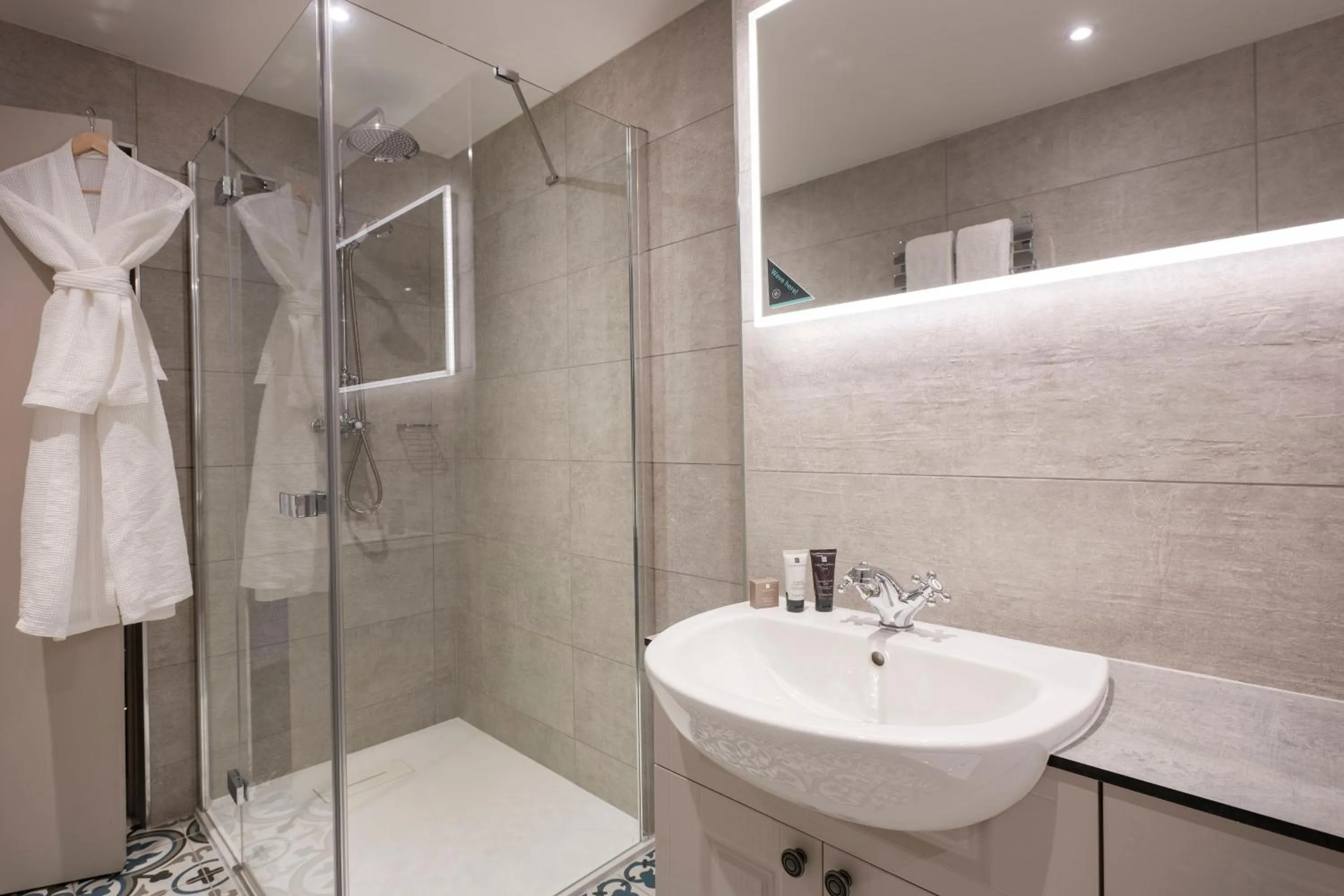 Shower in Knipoch House Hotel