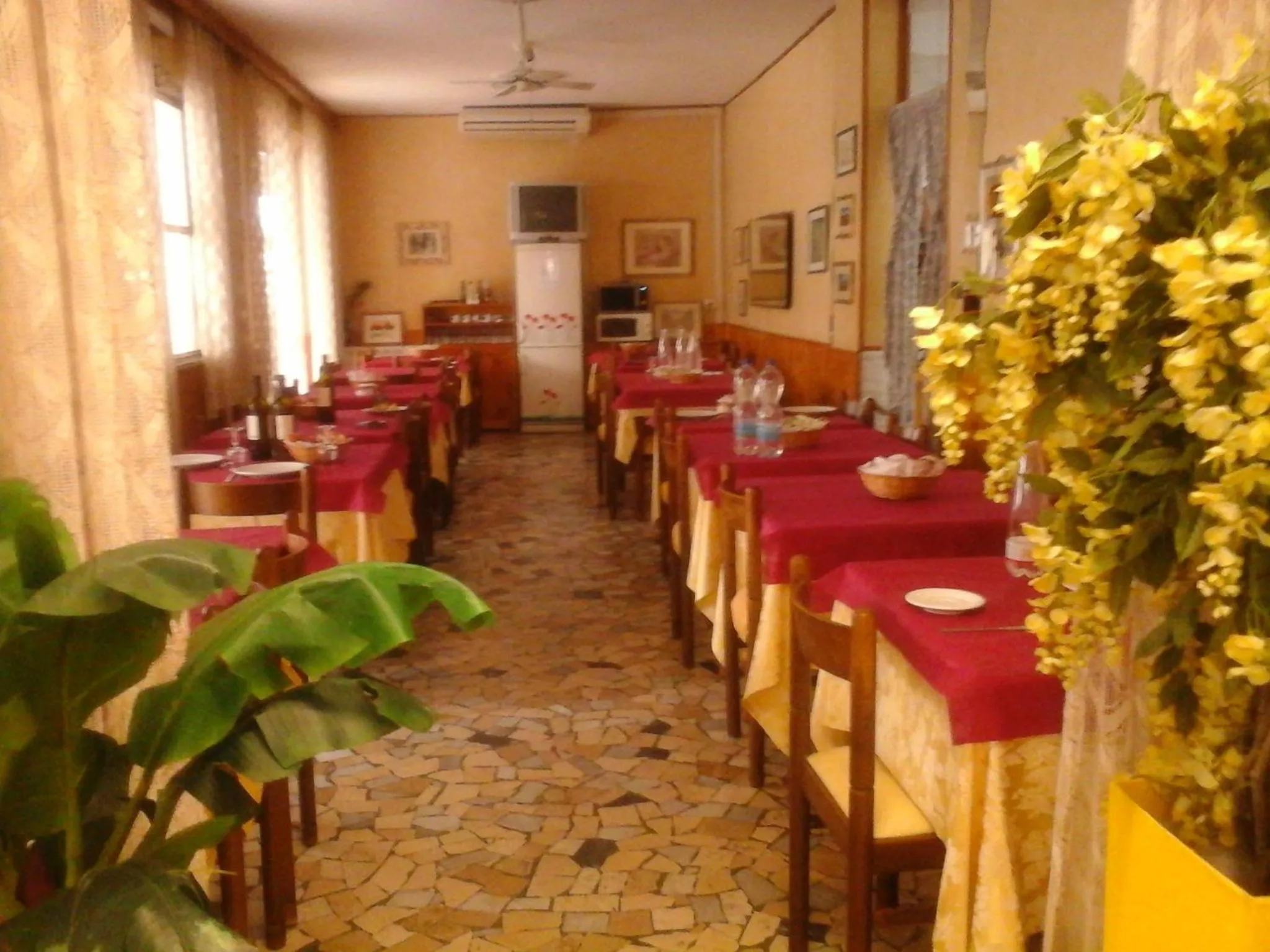 Restaurant/places to eat in Villa Lavinia