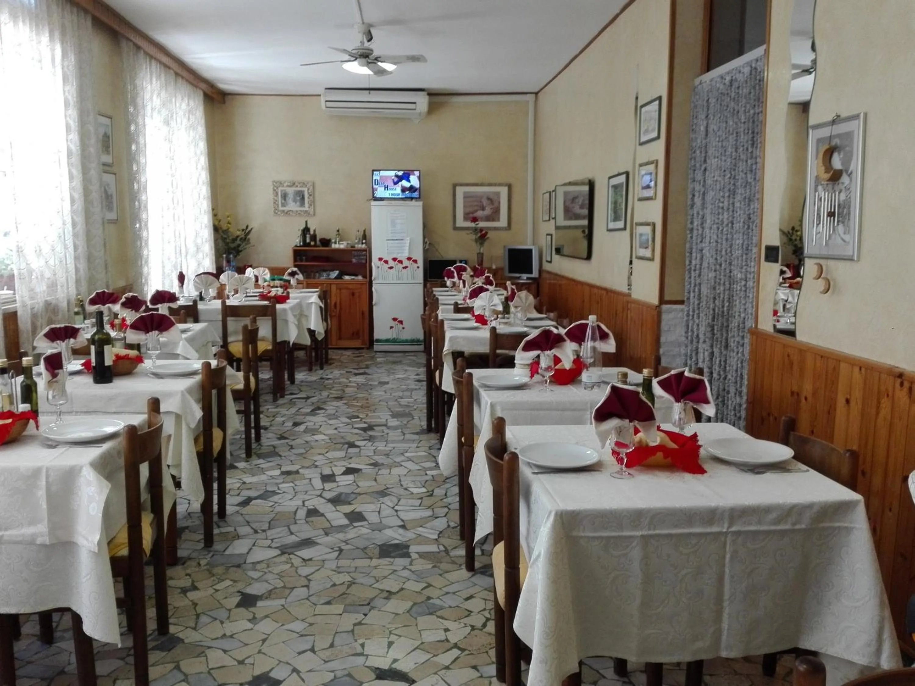 Restaurant/places to eat in Villa Lavinia
