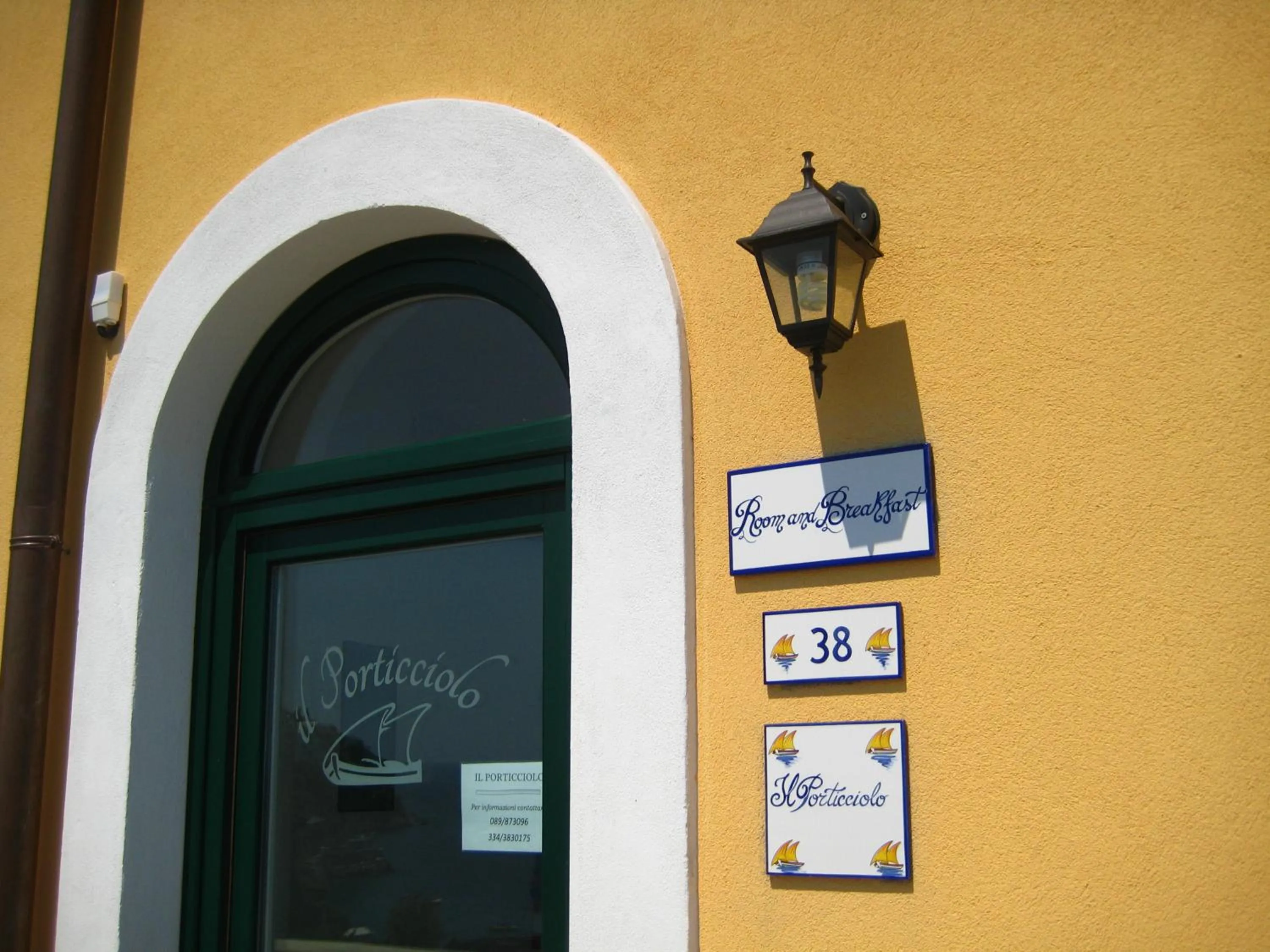 Facade/entrance in B&B Il Porticciolo di Amalfi