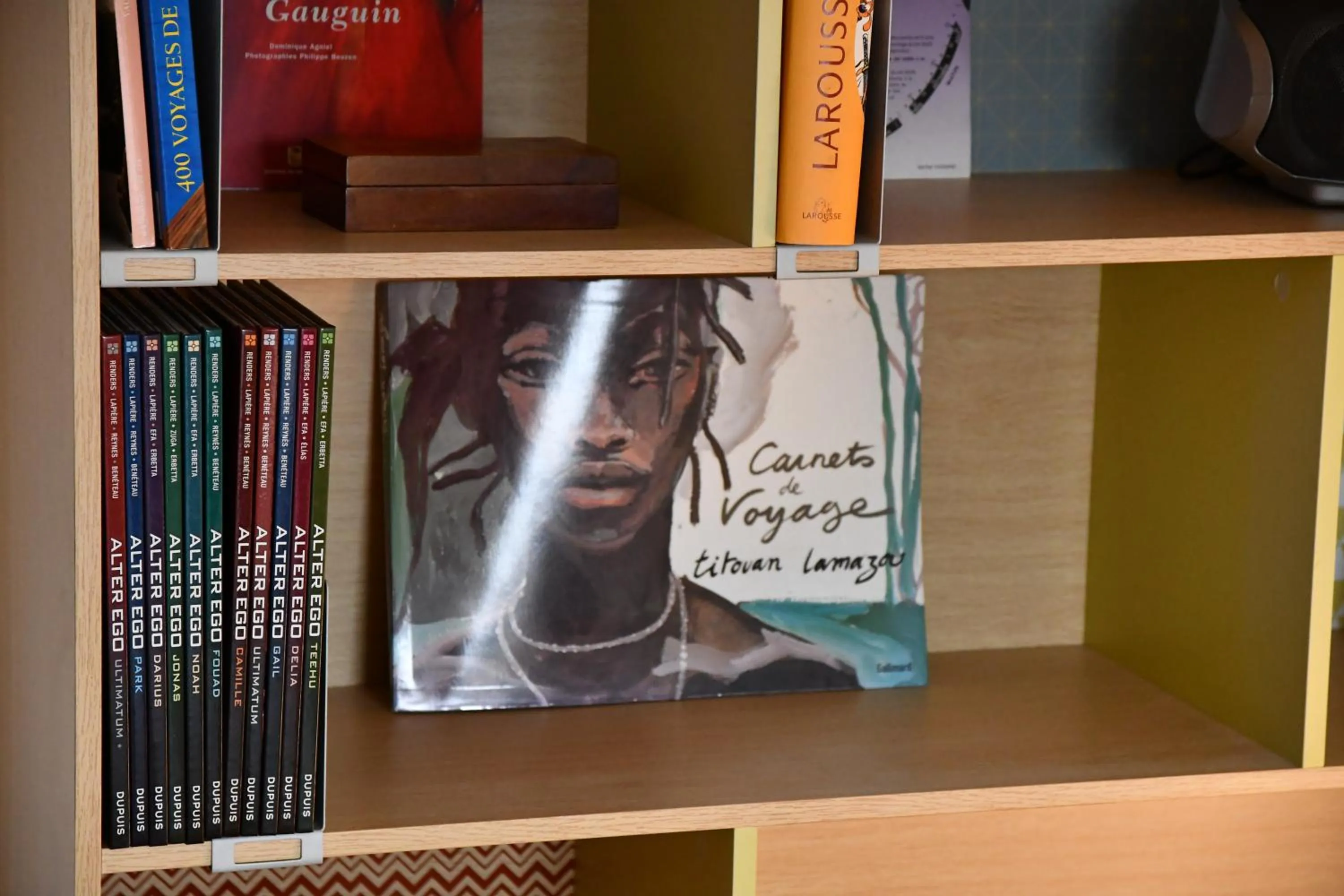 Library in LE BEAU REPAIRE, chambres d'hôtes, quartier historique, 1 à 3 chambres, étage indépendant