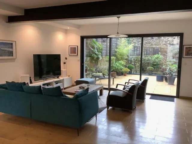 Living room in LE BEAU REPAIRE, chambres d'hôtes, quartier historique, 1 à 3 chambres, étage indépendant