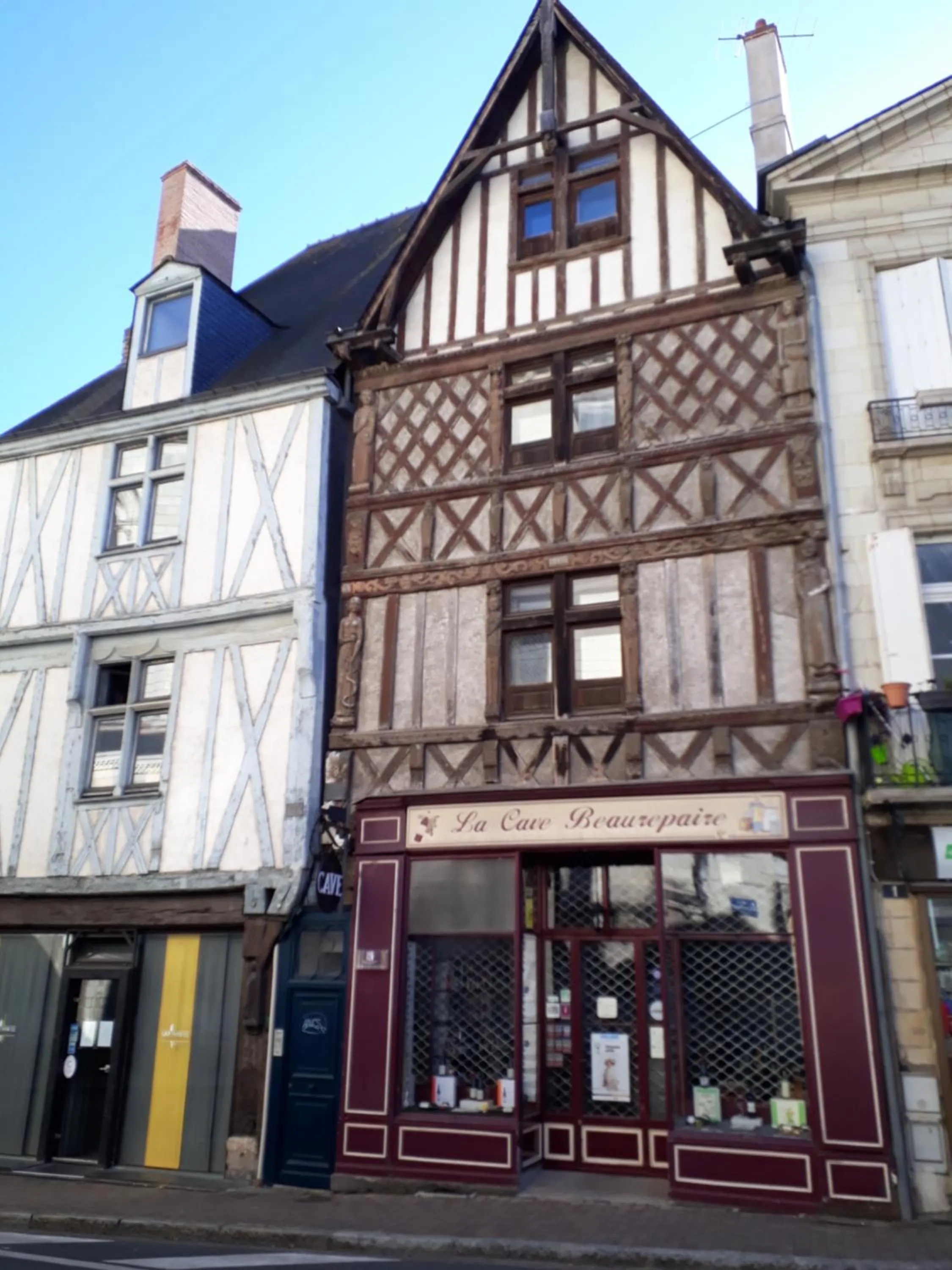 Neighbourhood in LE BEAU REPAIRE, chambres d'hôtes, quartier historique, 1 à 3 chambres, étage indépendant