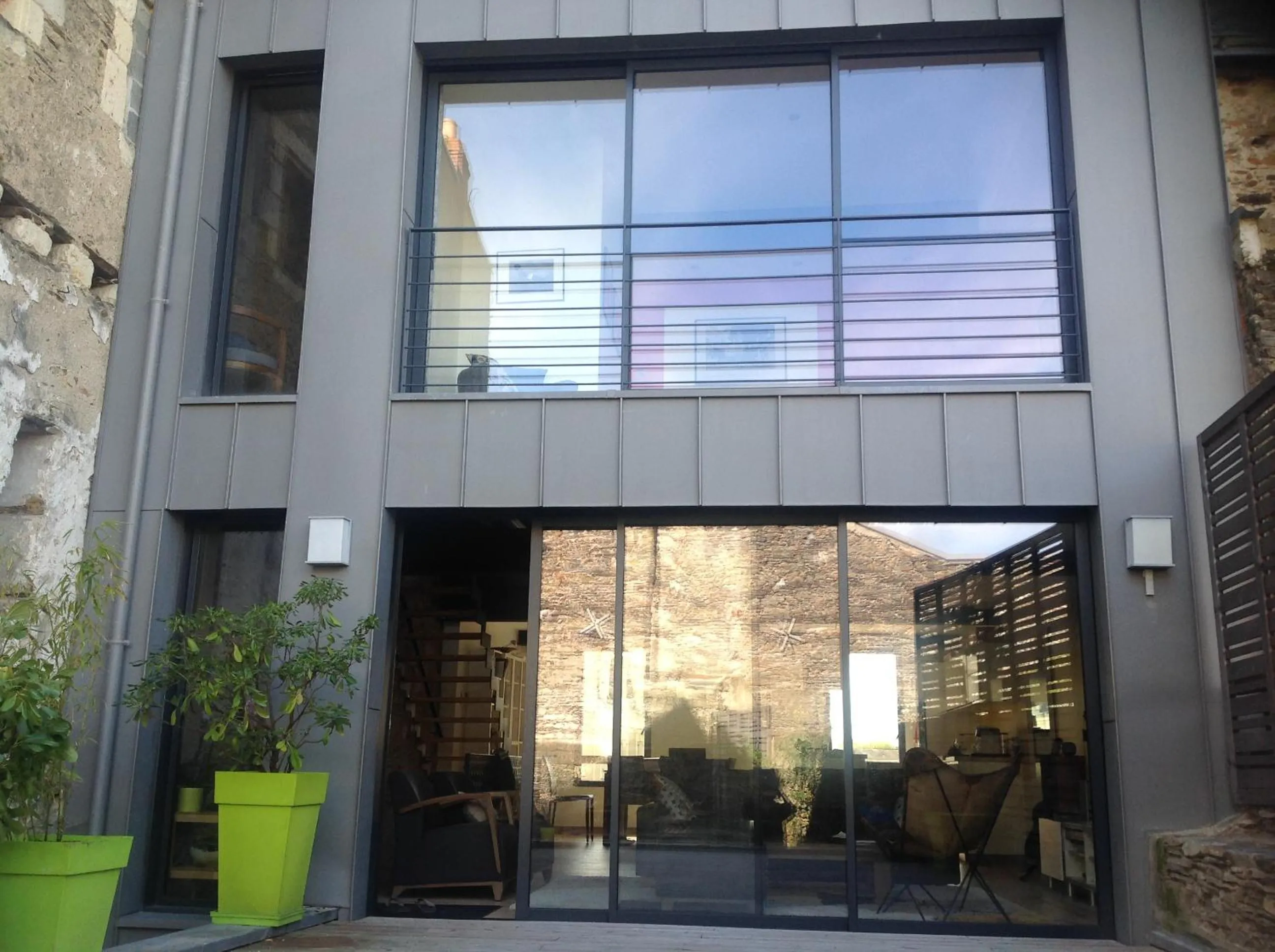 Property building in LE BEAU REPAIRE, chambres d'hôtes, quartier historique, 1 à 3 chambres, étage indépendant