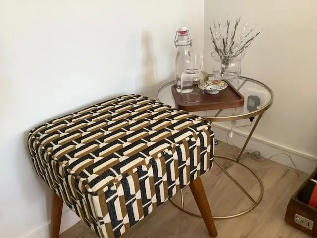 Decorative detail in LE BEAU REPAIRE, chambres d'hôtes, quartier historique, 1 à 3 chambres, étage indépendant