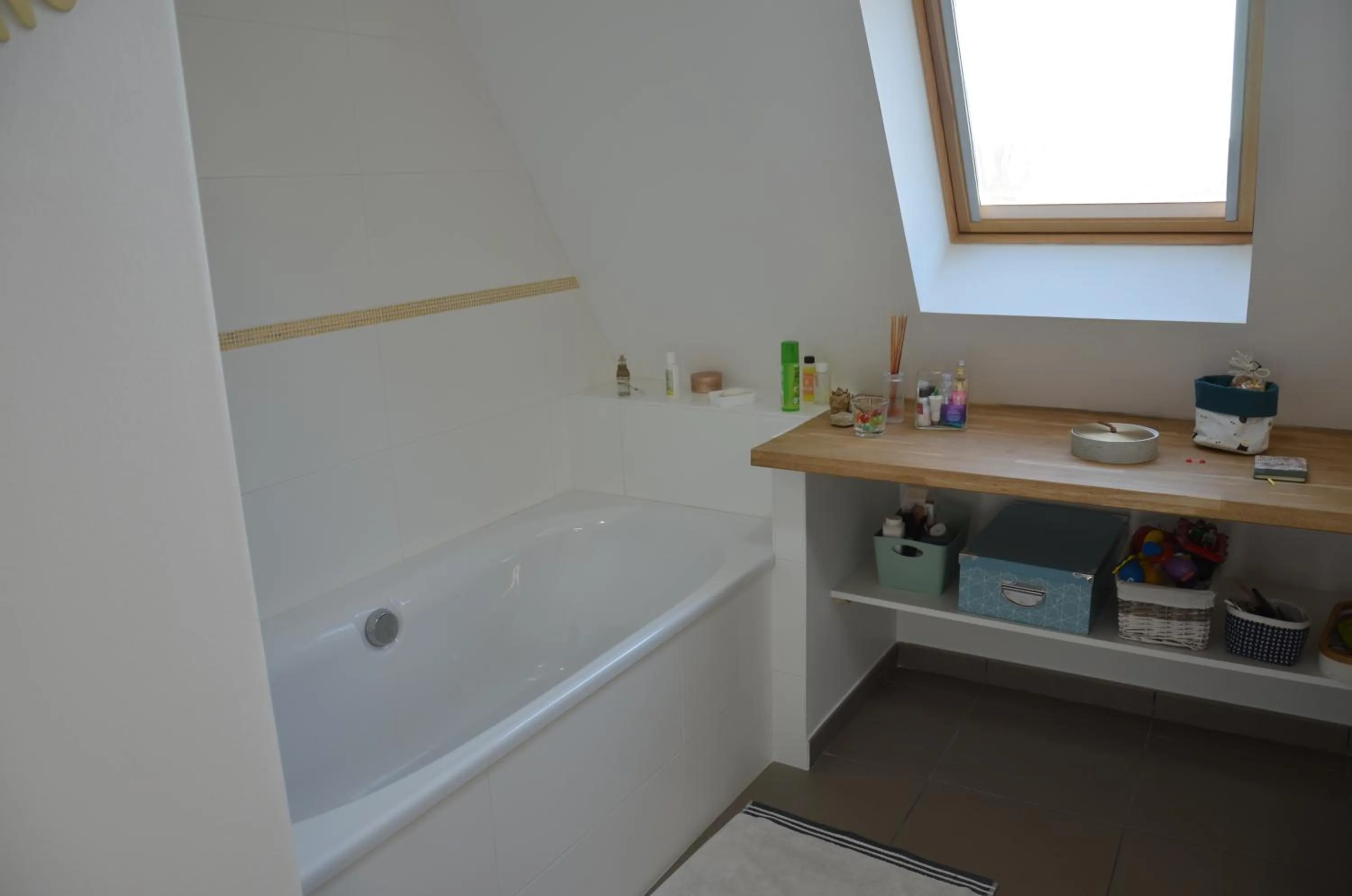 Bathroom in LE BEAU REPAIRE, chambres d'hôtes, quartier historique, 1 à 3 chambres, étage indépendant