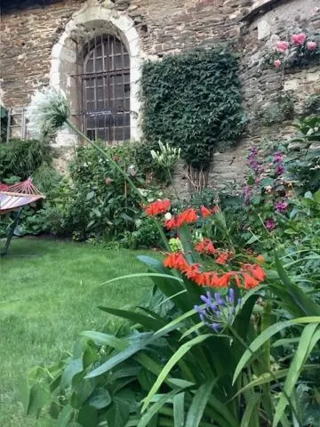 LE BEAU REPAIRE, chambres d'hôtes, quartier historique, 1 à 3 chambres, étage indépendant