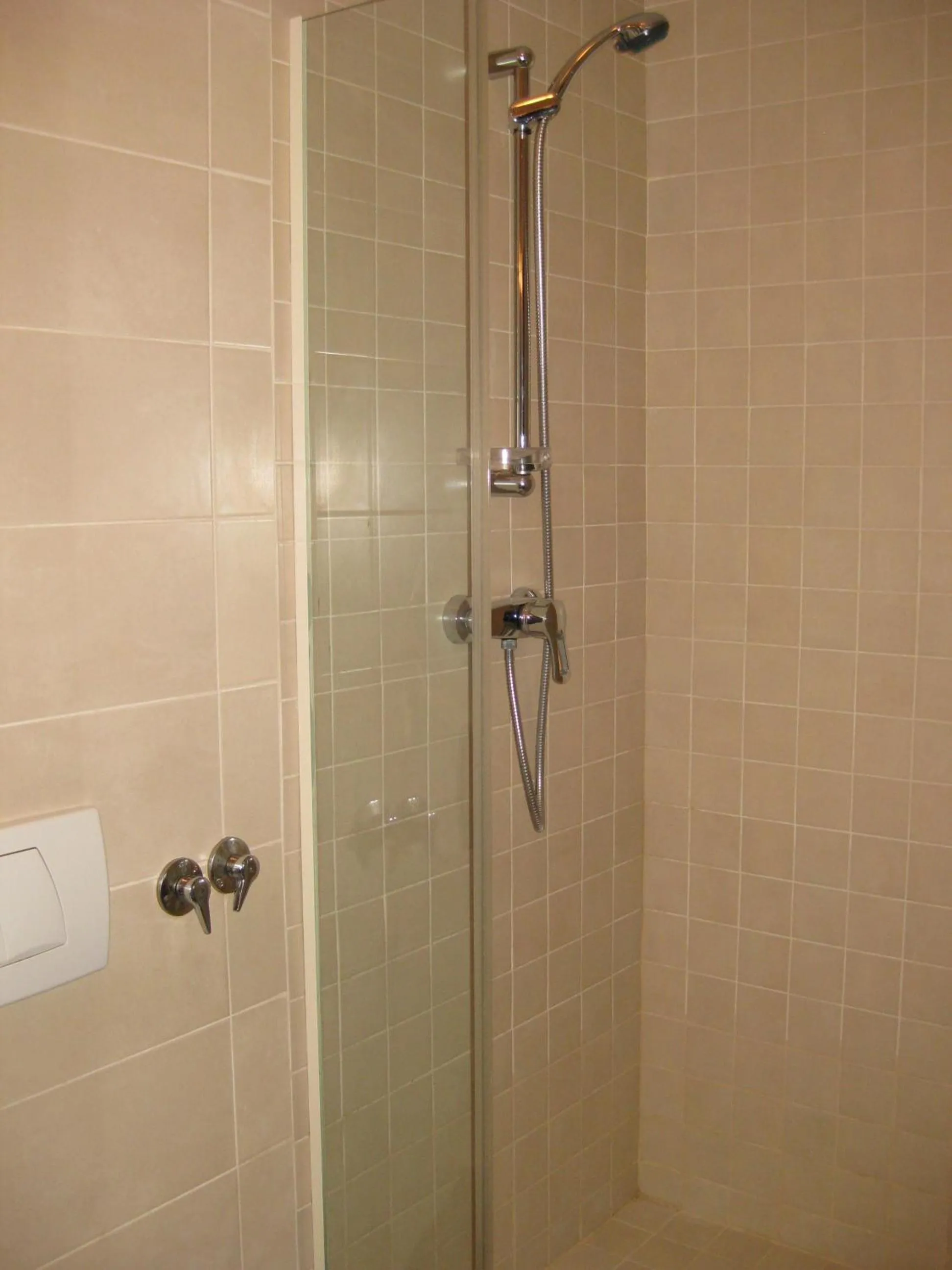 Shower in Hotel Delpack