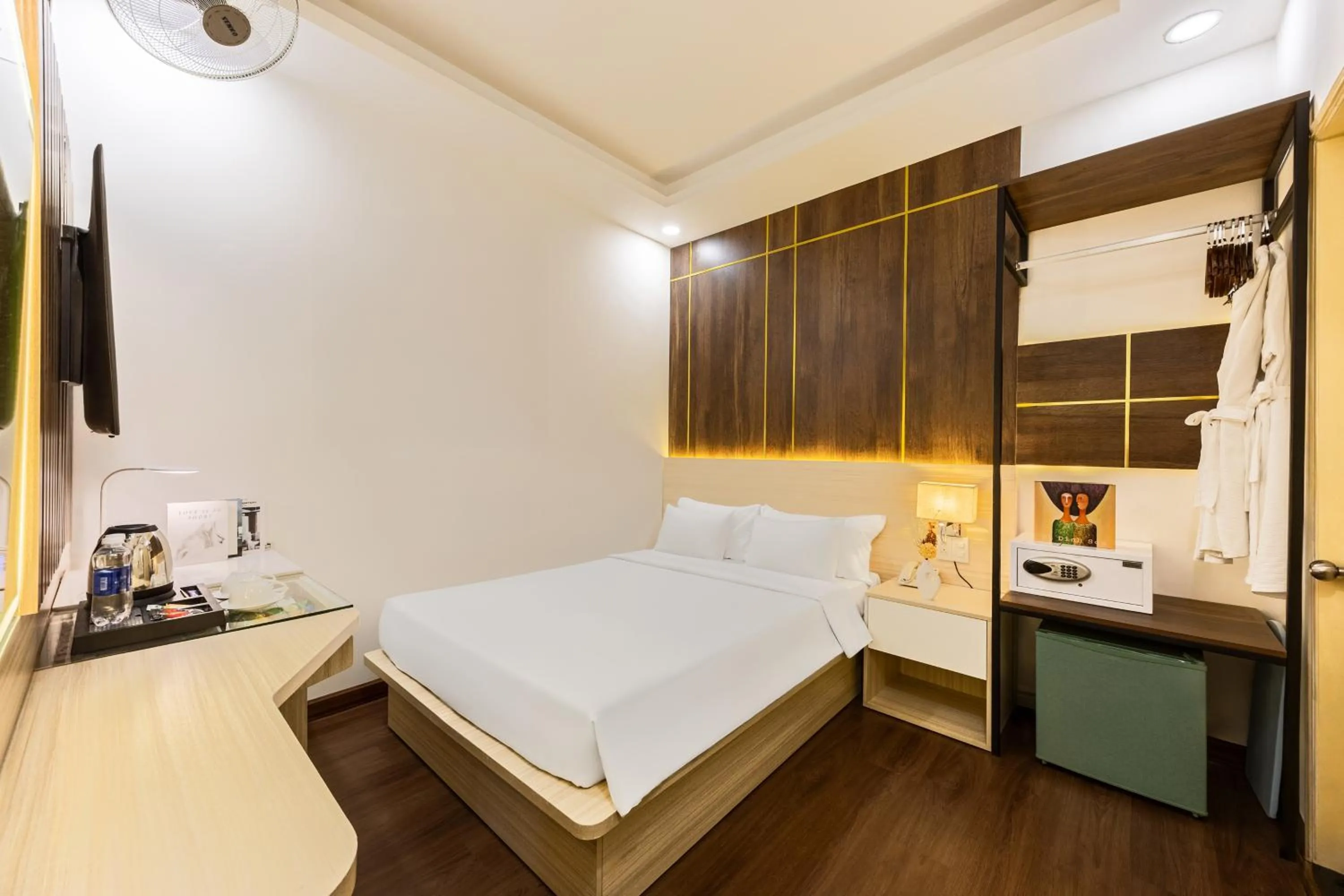 Bedroom, Bed in A25 Hotel - 274 Đề Thám