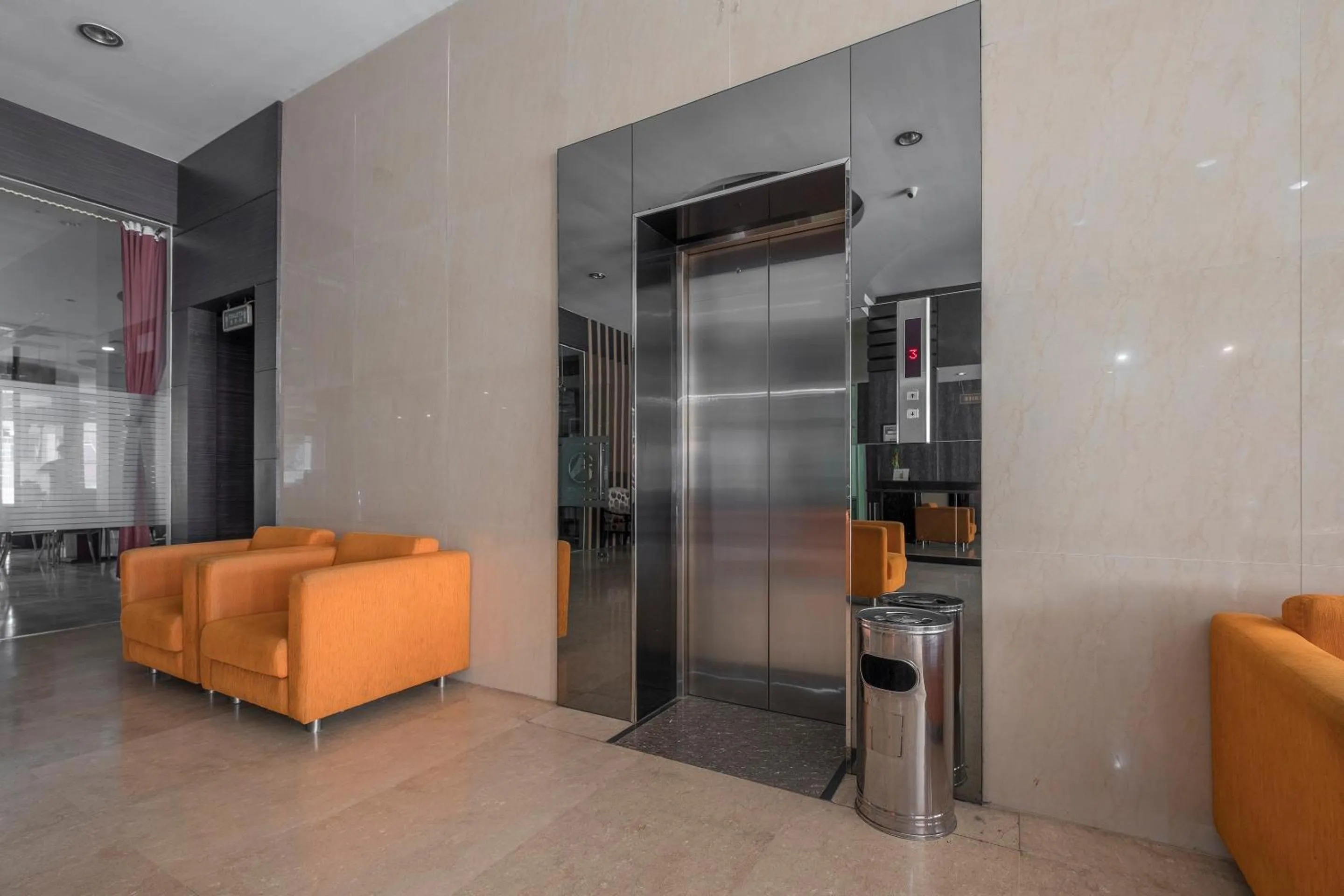 Facility for disabled guests in OYO 1081 Allson City Hotel Makassar