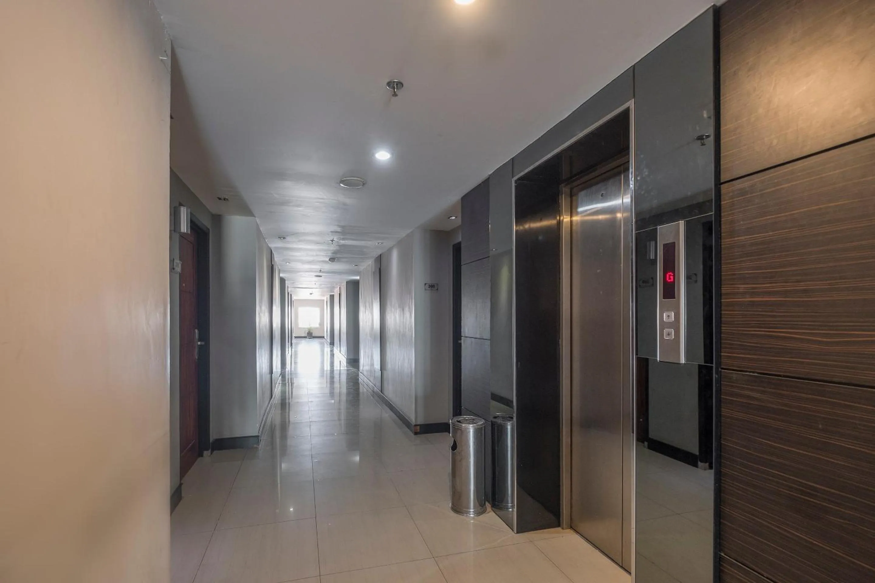 Lobby or reception in OYO 1081 Allson City Hotel Makassar