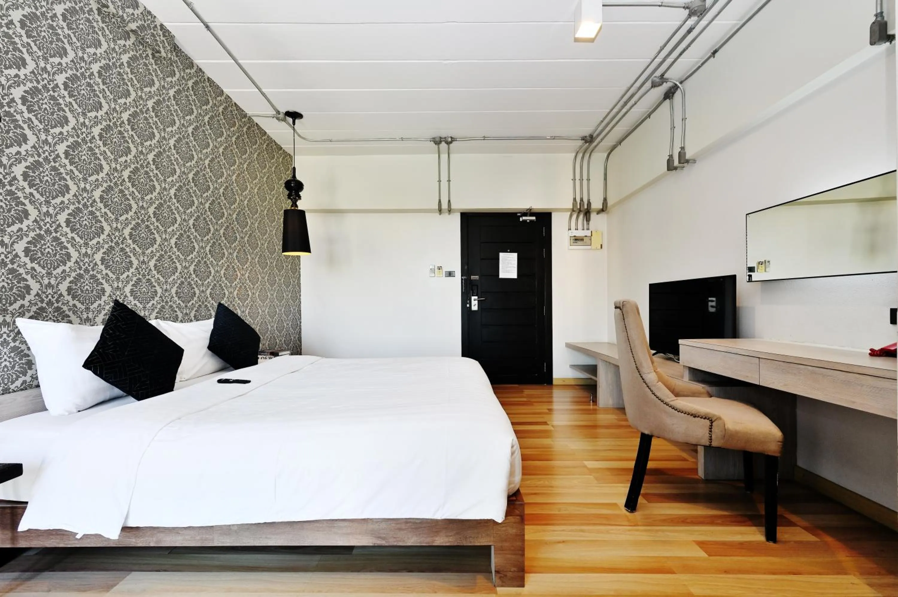 Photo of the whole room, Bed in Diary Suite