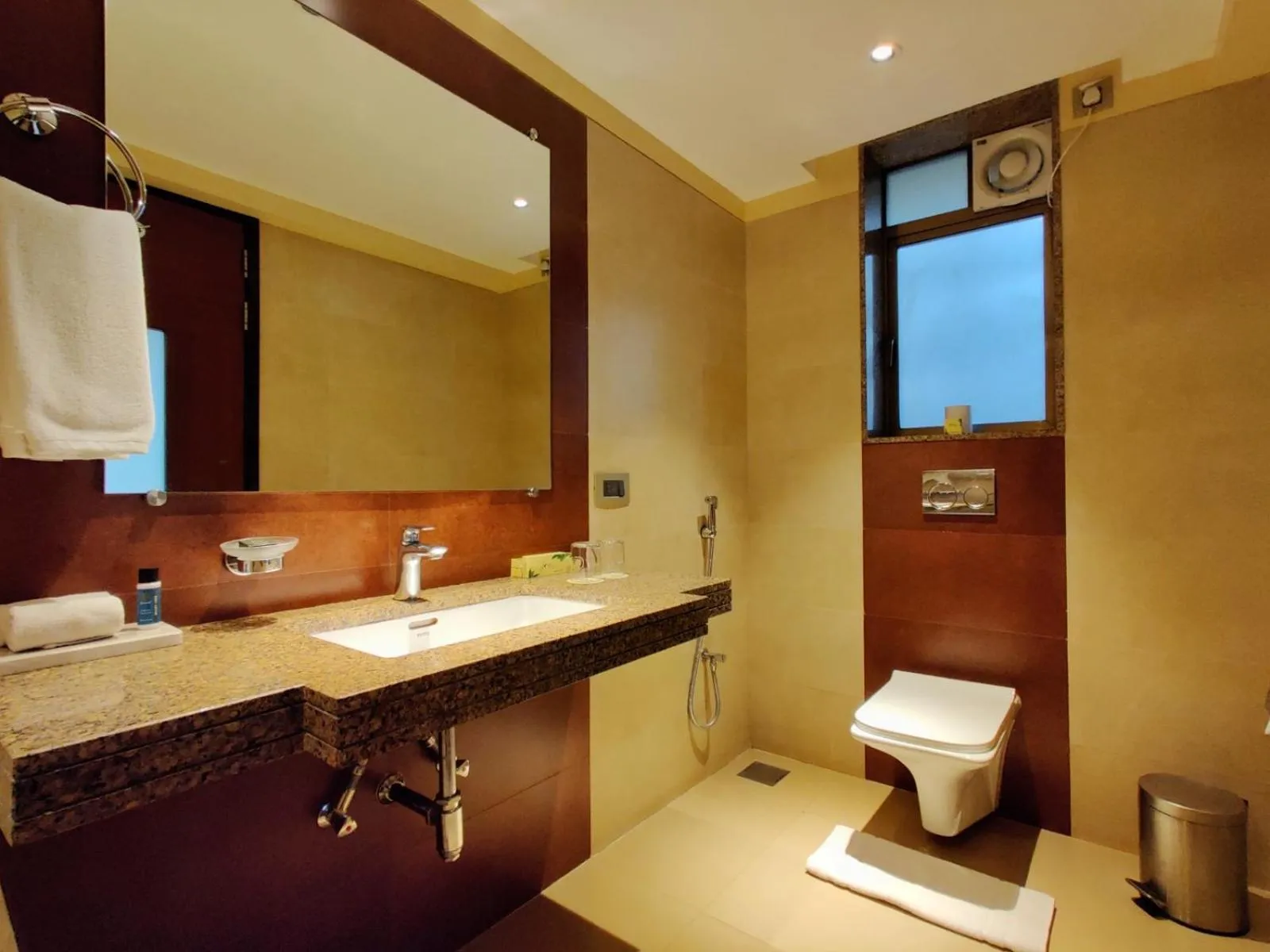 Toilet in Fazlani Natures Nest - The Wellness Retreat