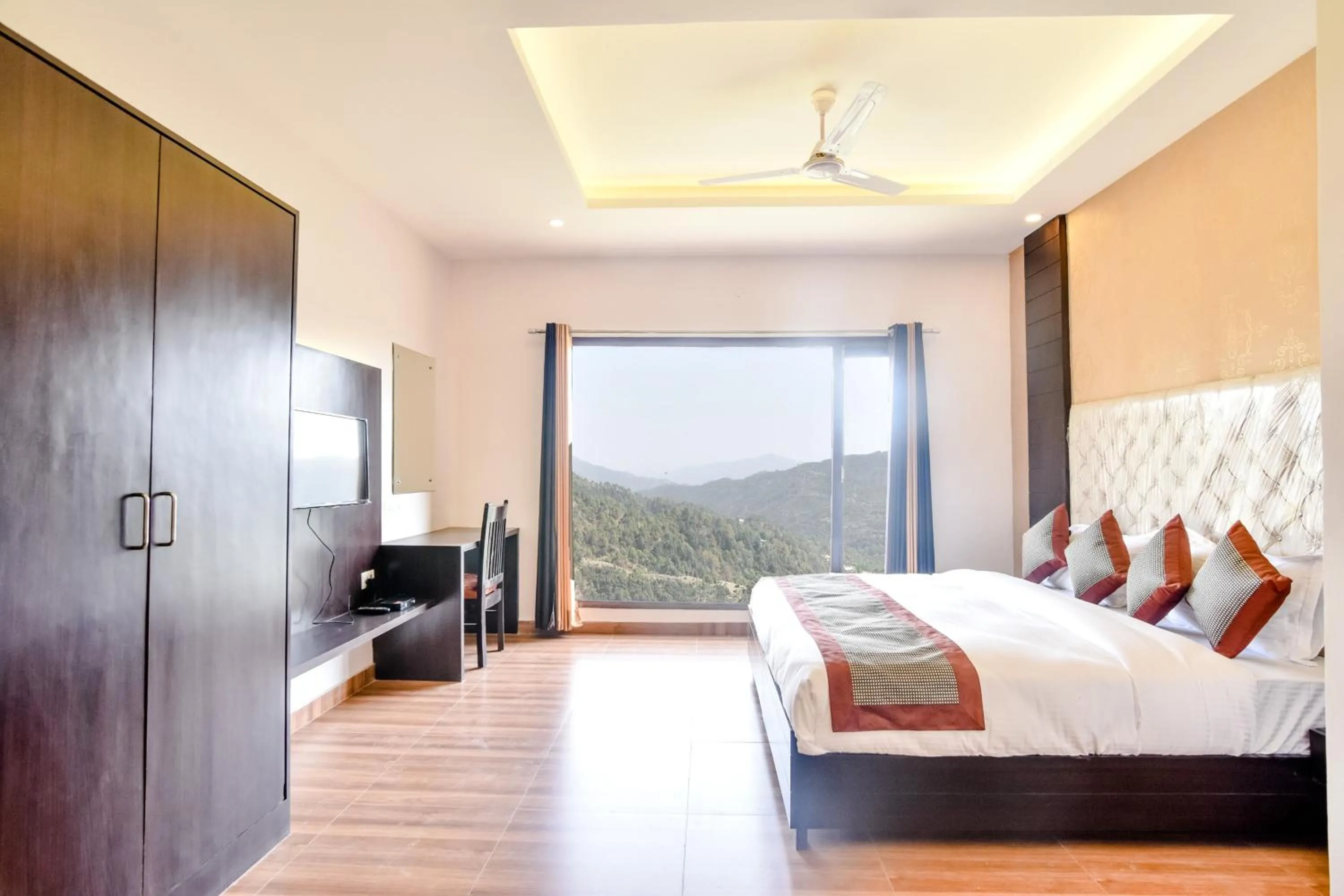 Bed in ShriGo Hotel Kaithli Hills Shimla