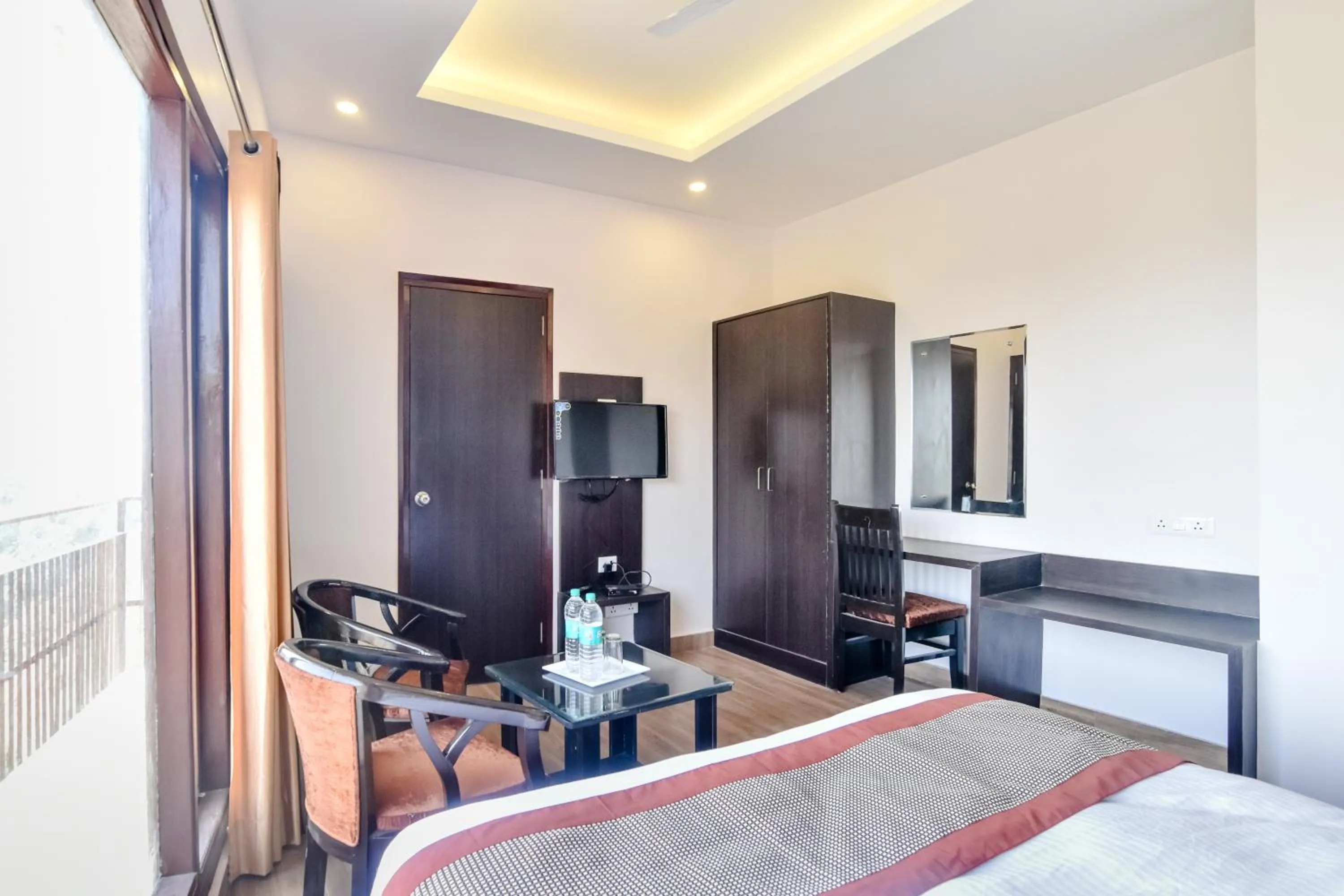 Photo of the whole room, Bed in ShriGo Hotel Kaithli Hills Shimla