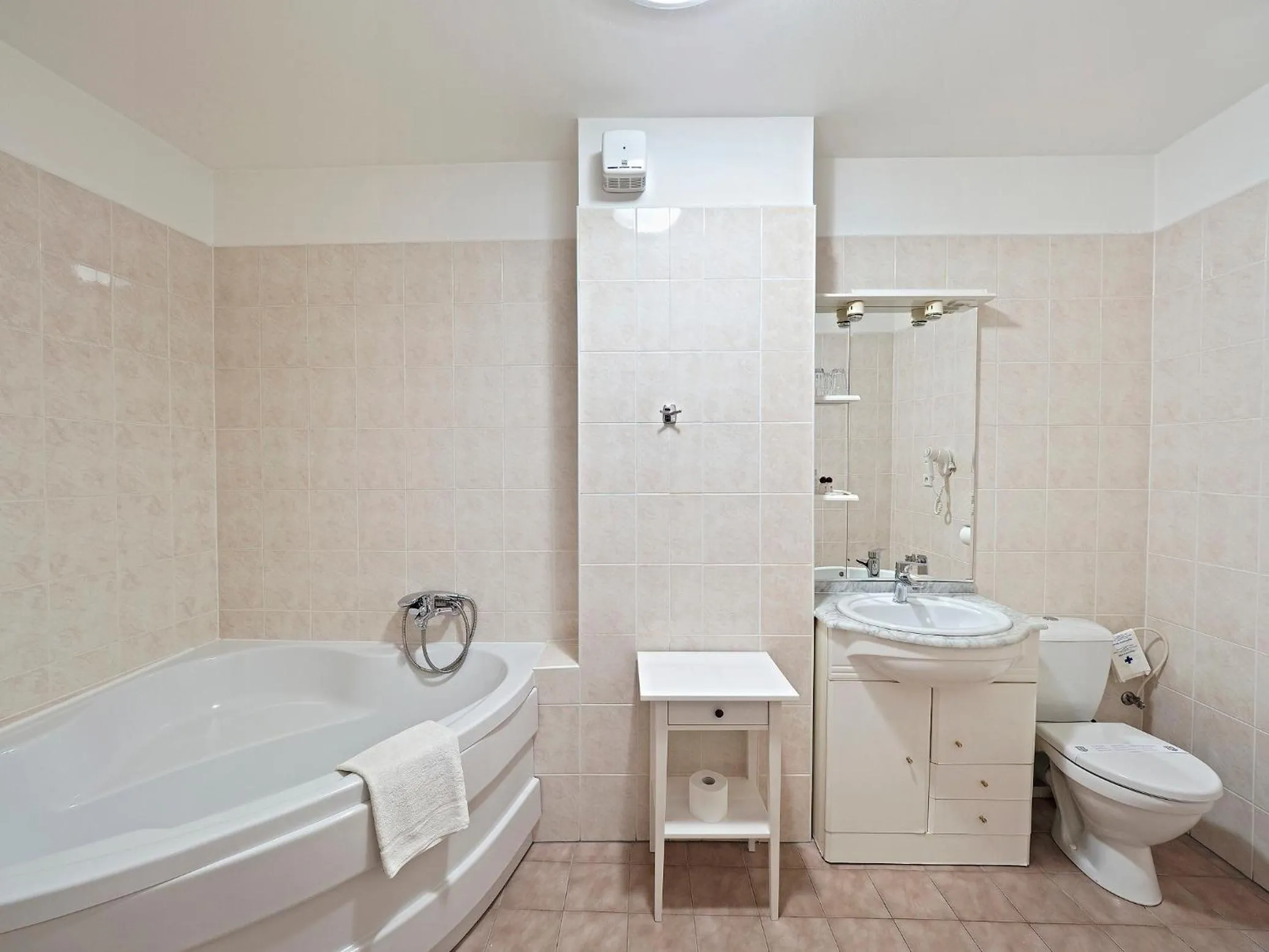 Toilet in Hotel U Labutě