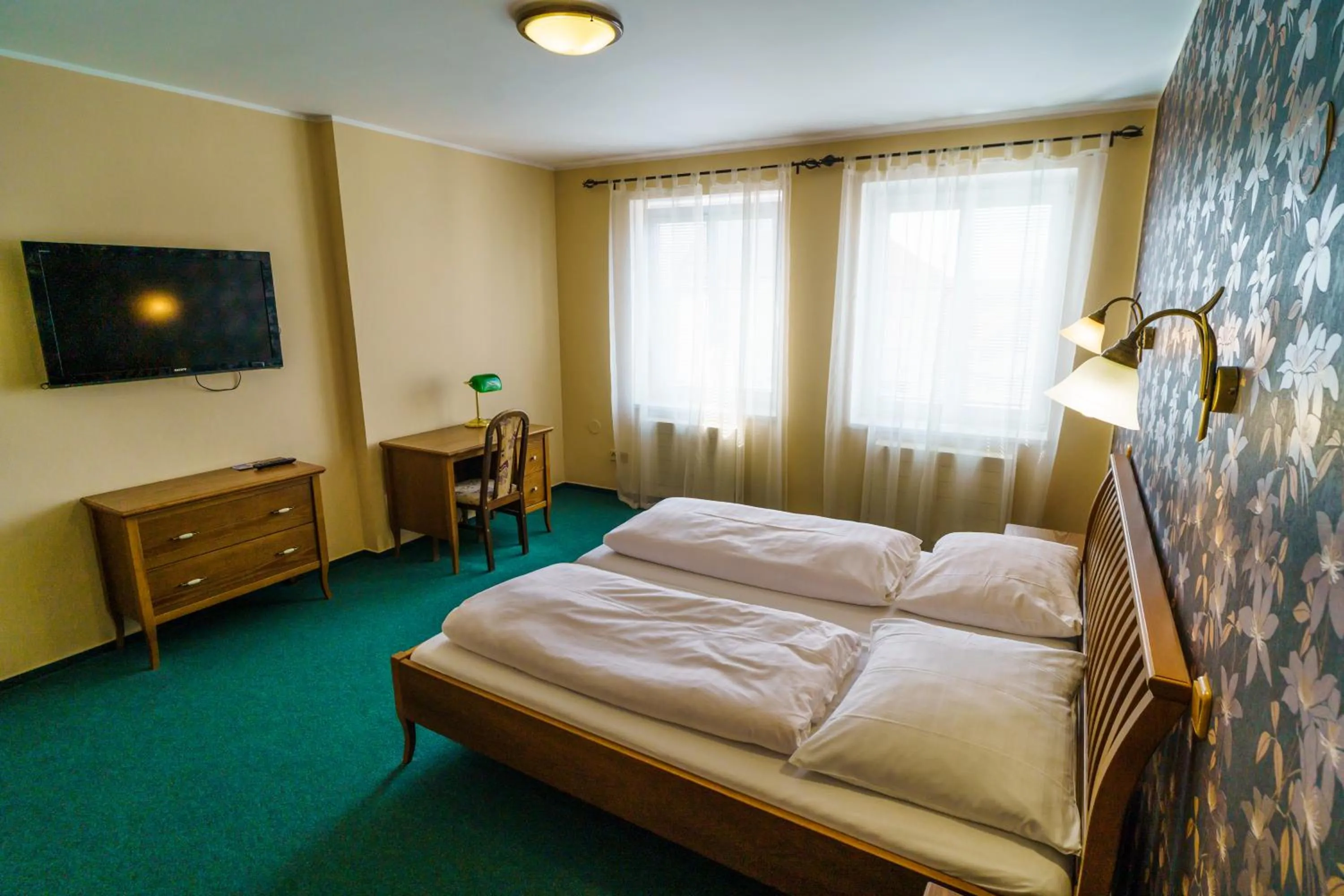 Bed in Hotel U Labutě