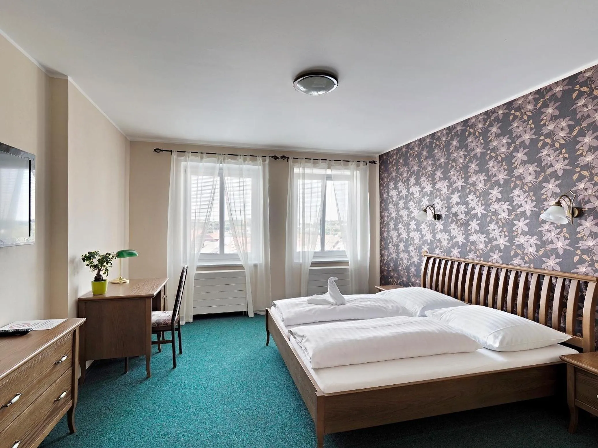 Bed in Hotel U Labutě