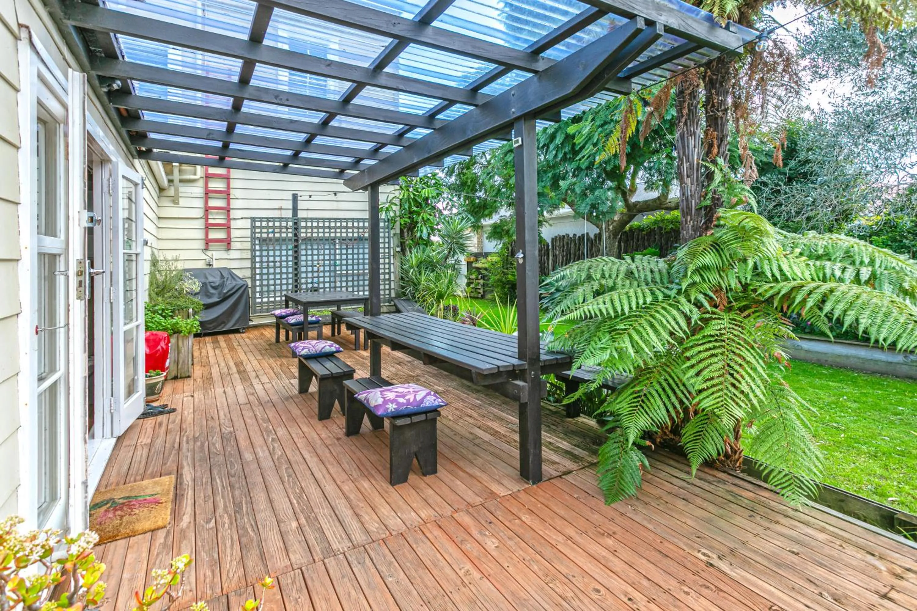Patio in Lady Bowen Bed & Breakfast
