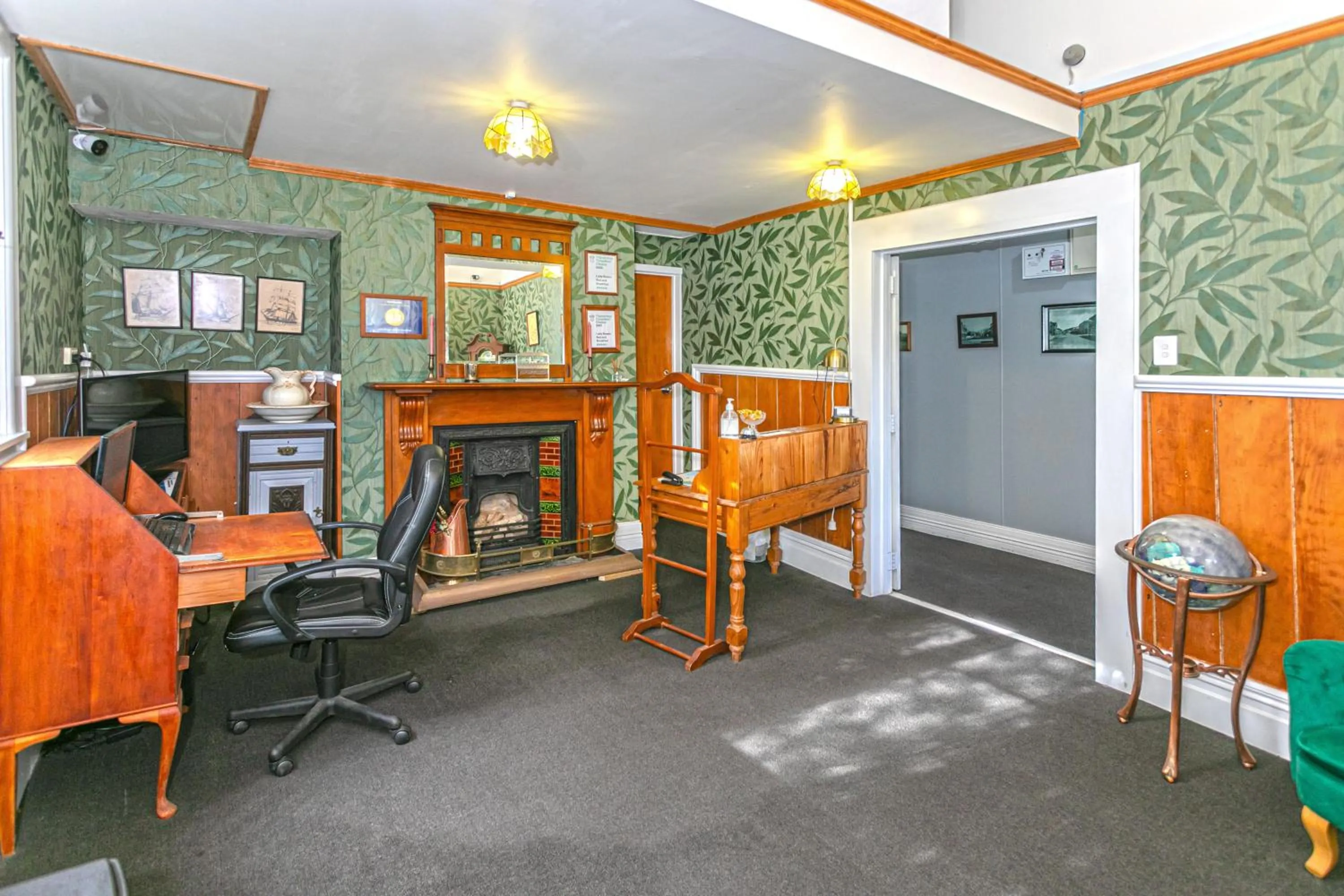 Property building in Lady Bowen Bed & Breakfast