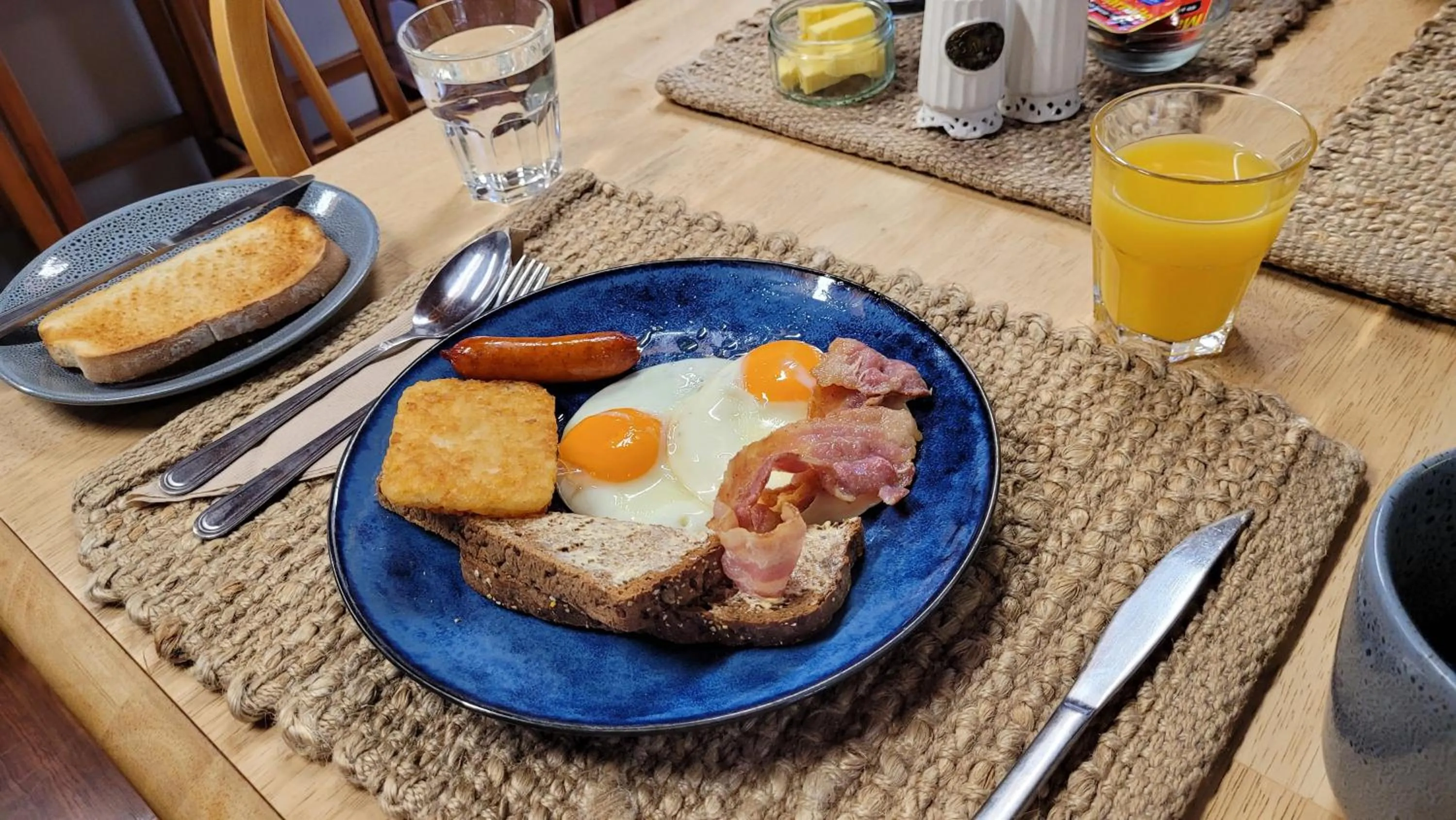 Food and drinks in Lady Bowen Bed & Breakfast