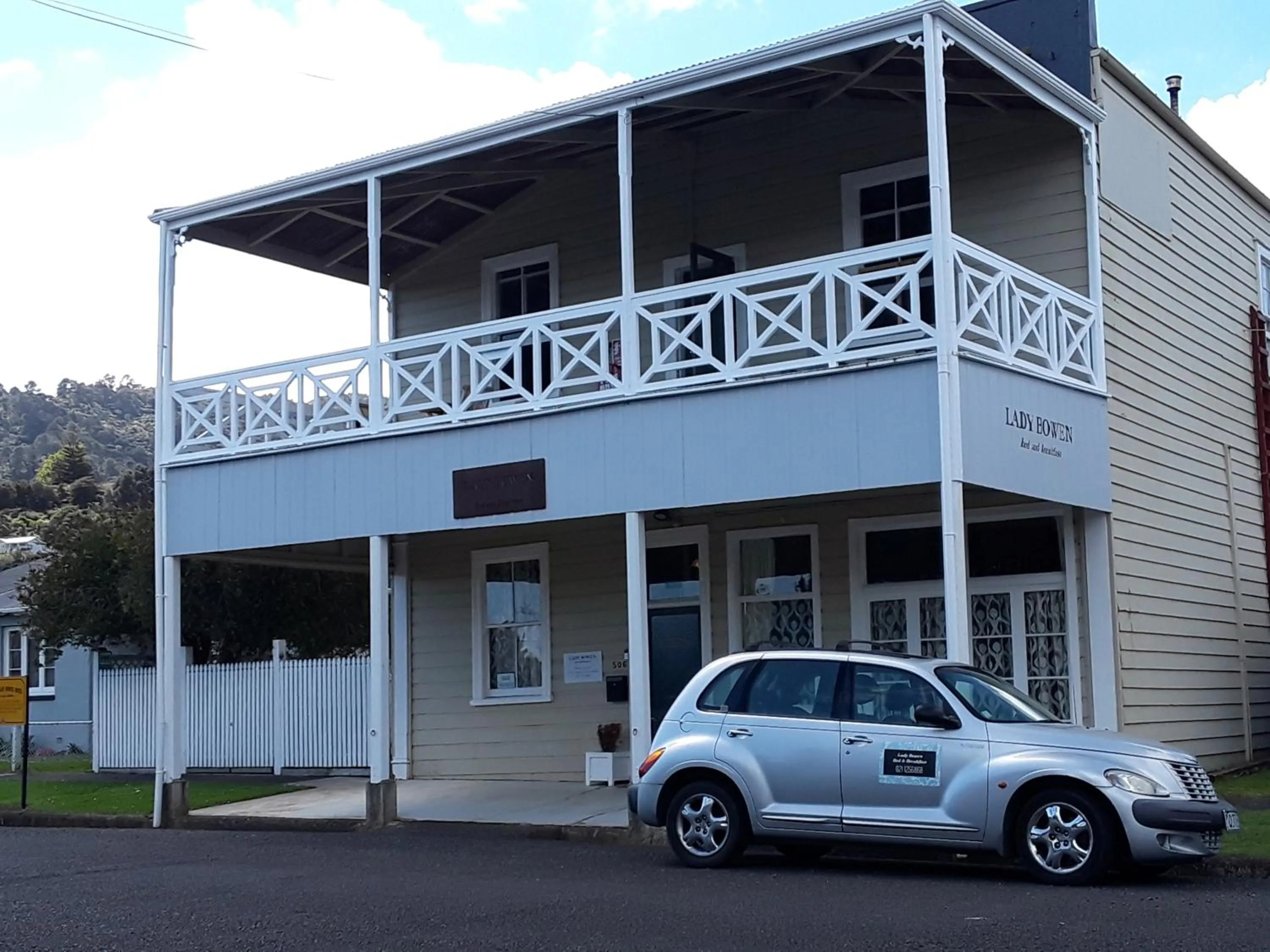 Property building in Lady Bowen Bed & Breakfast