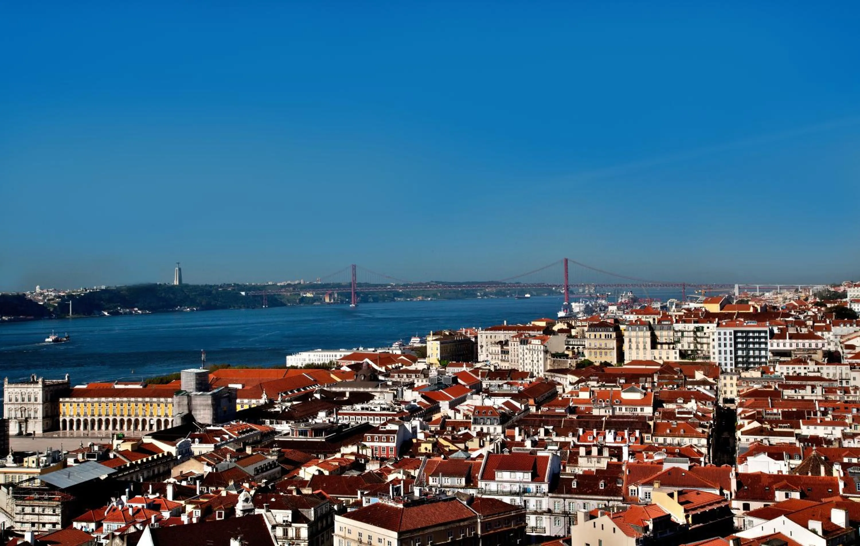 Summer in Solar Dos Mouros