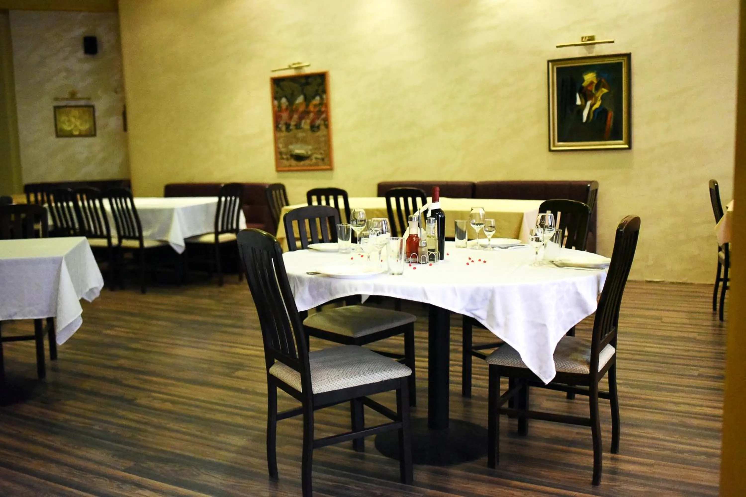 Restaurant/places to eat in Aparthotel VRIS