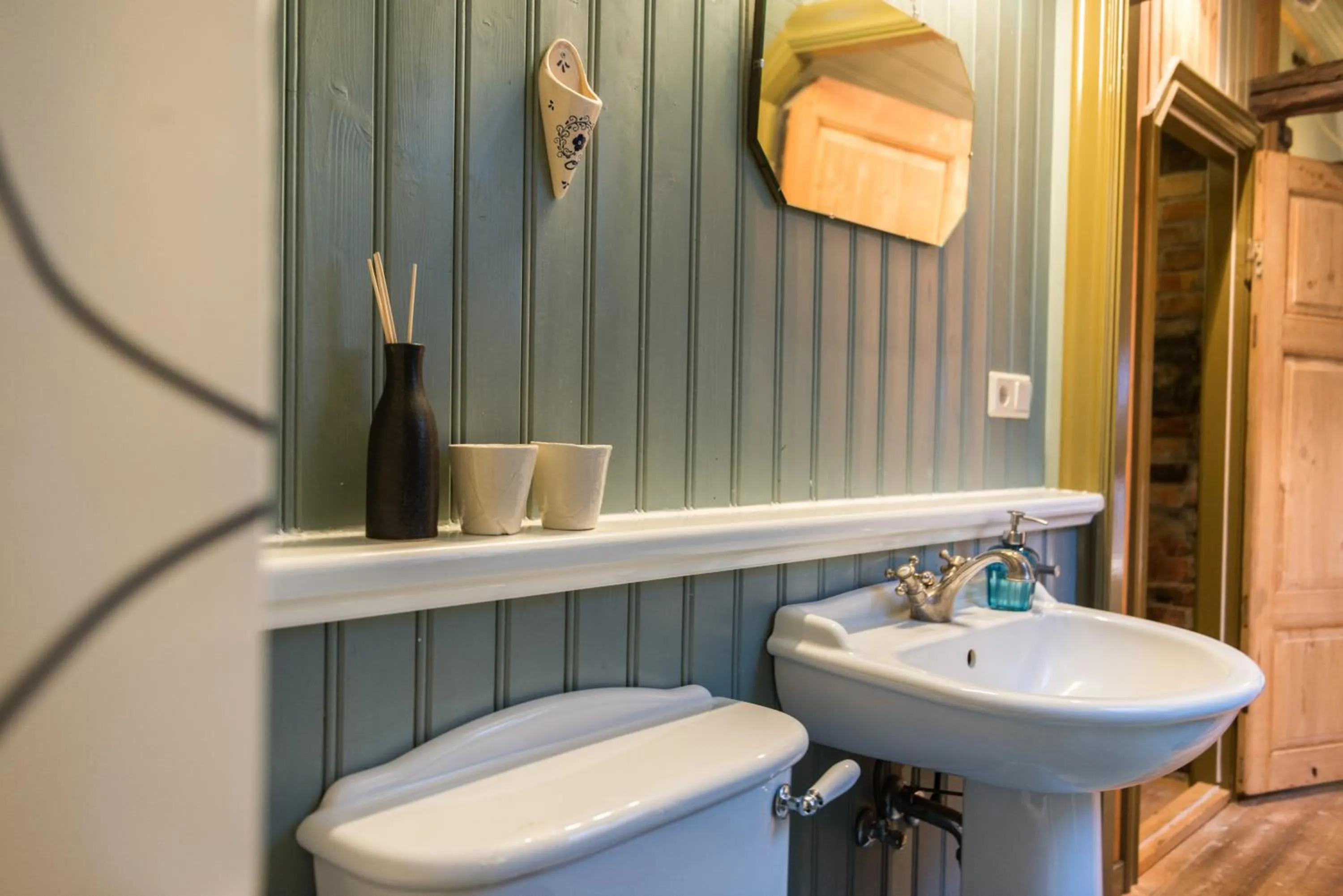 Shower in Reykjavík Treasure B&B